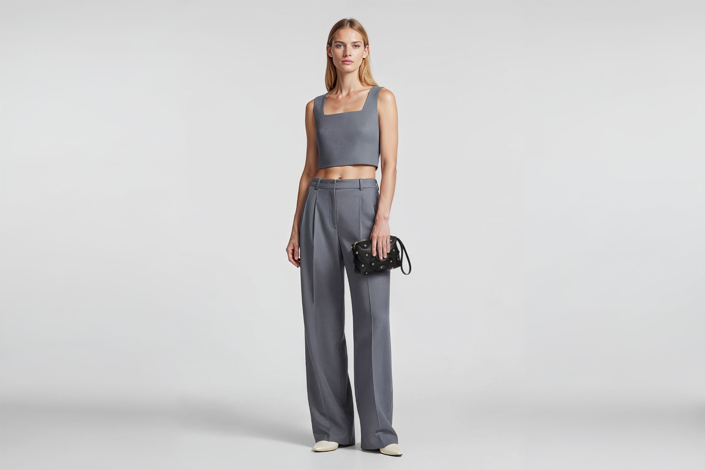 Rivet Bag Small Leather Black Color Clutch Crossbody Shoulder On Model Detachable Full Brass Vegetable Tanned Full Grain Leather High Quality Modern Minimalistic Design Atelier Madre Manuel Dreesmann Barcelona Spain