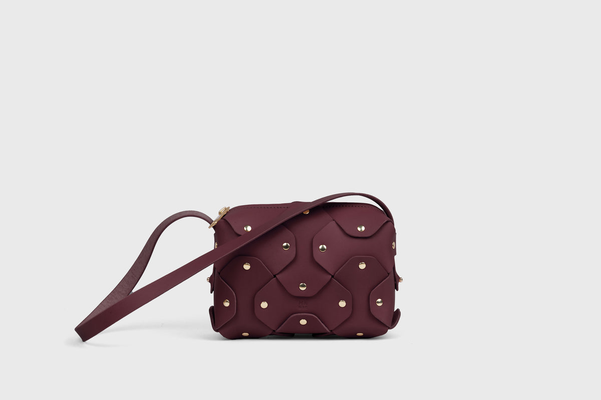 Rivet Bag Small Burgundy Leather Zipper Crossbody Bag Atelier Madre Manuel Dreesmann Barcelona Spain 5