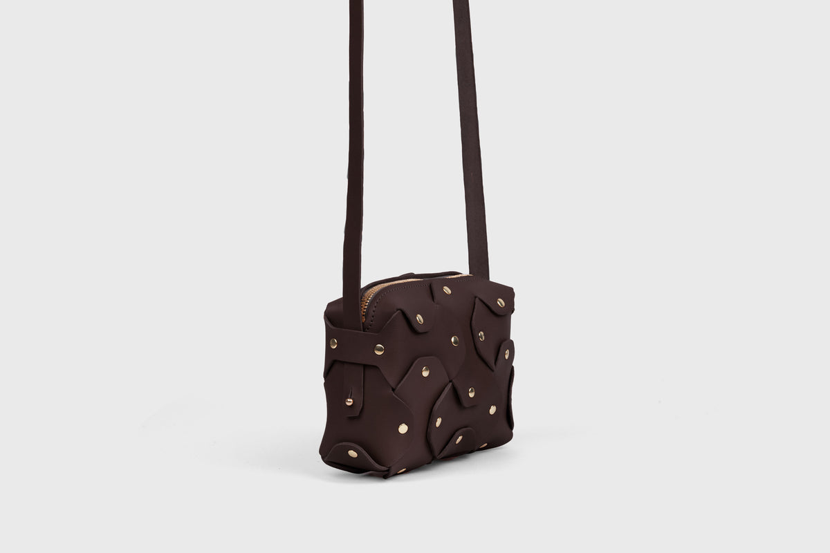 Rivet Bag Small Chocolate Brown Leather Zipper Crossbody Bag Atelier Madre Manuel Dreesmann Barcelona Spain 2