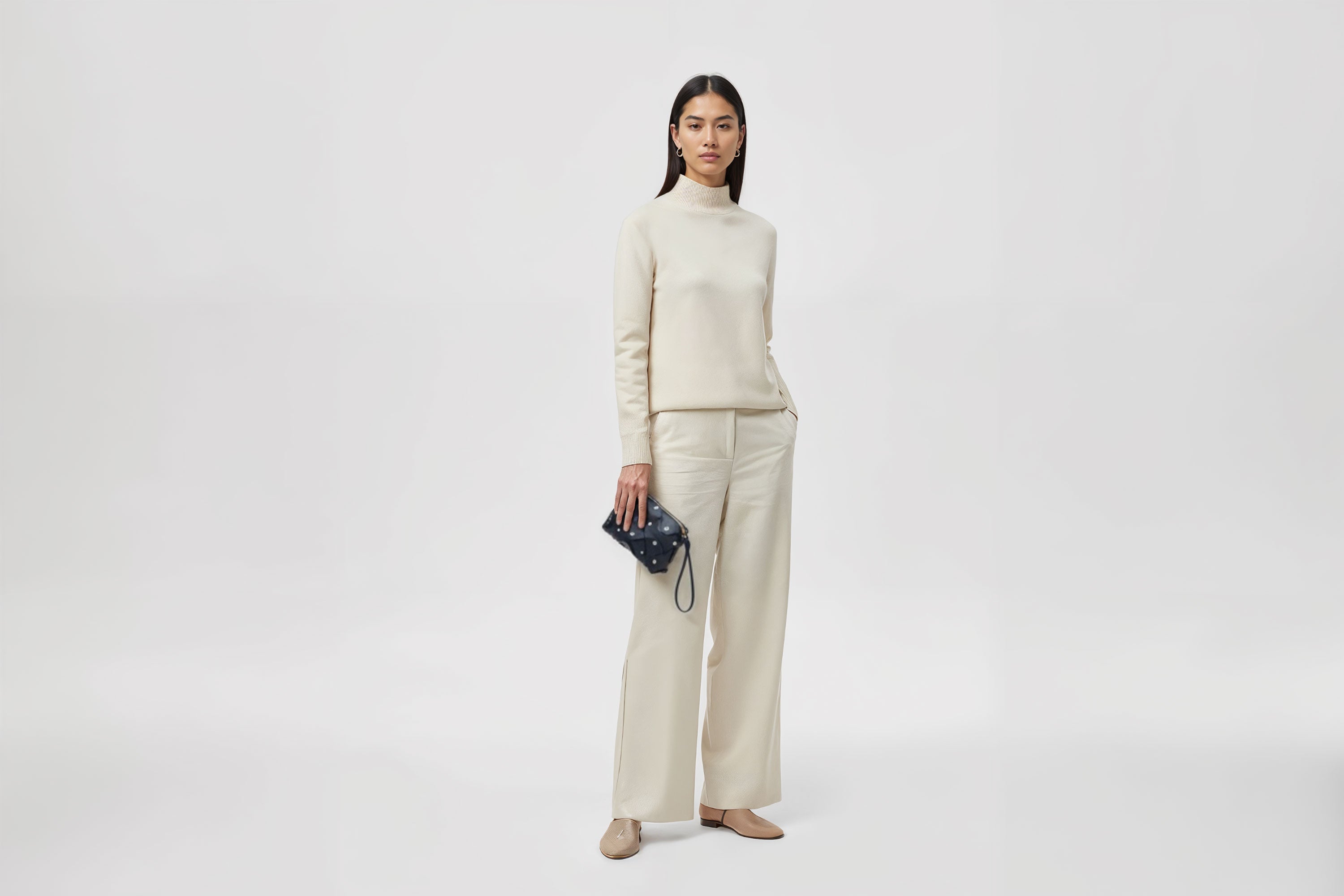 Rivet Bag Small Leather Marine Blue Color Clutch On Model Crossbody Shoulder Detachable Full Brass Vegetable Tanned Full Grain Leather High Quality Modern Minimalistic Design Atelier Madre Manuel Dreesmann Barcelona Spain