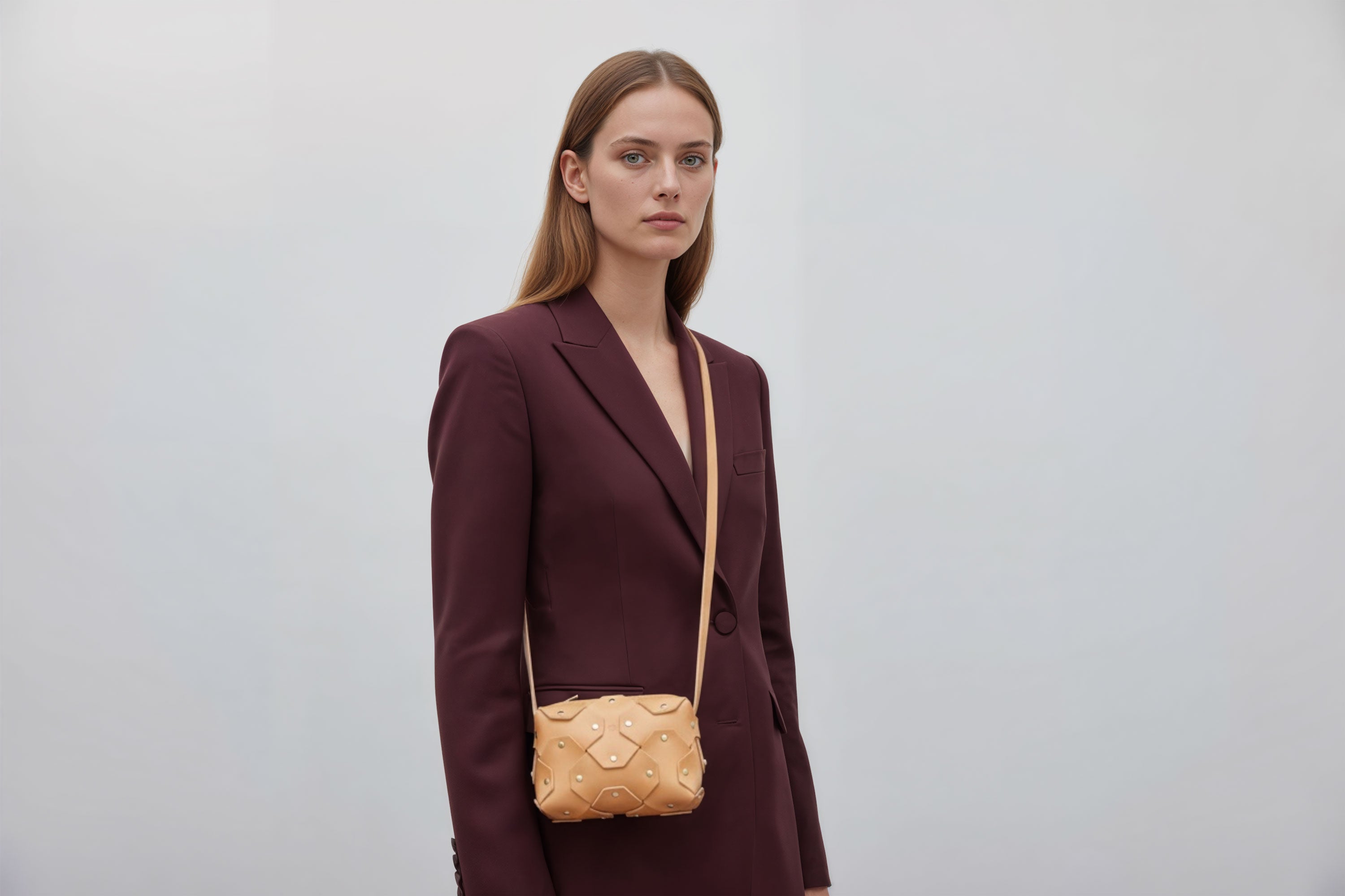 Rivet Bag Small Leather Natural Color On A Woman Model Clutch Crossbody Shoulder Detachable Full Brass Vegetable Tanned Full Grain Leather High Quality Modern Minimalistic Design Atelier Madre Manuel Dreesmann Barcelona Spain