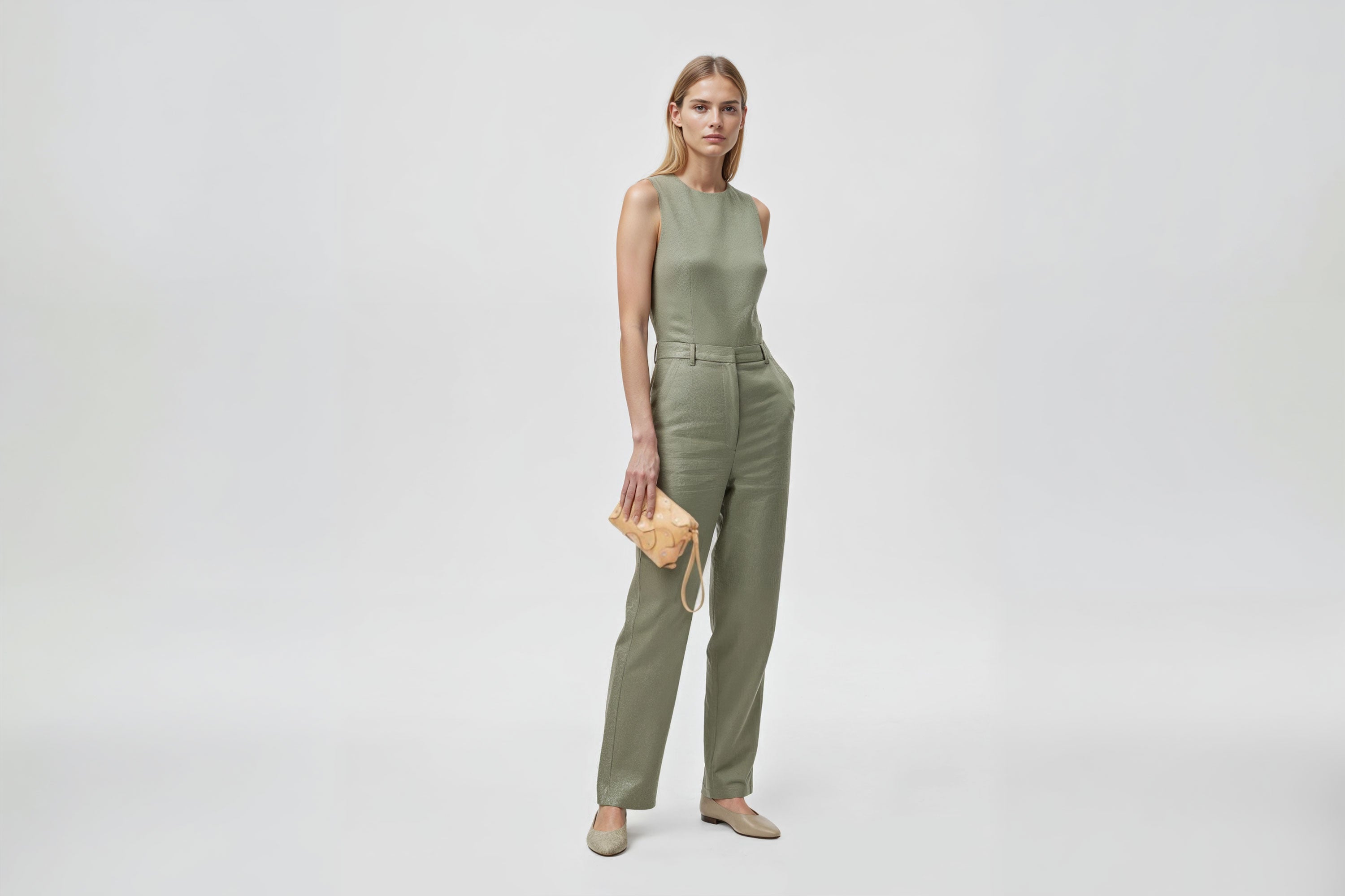 Rivet Bag Small Leather Natural Color On A Woman Model Clutch Crossbody Shoulder Detachable Full Brass Vegetable Tanned Full Grain Leather High Quality Modern Minimalistic Design Atelier Madre Manuel Dreesmann Barcelona Spain