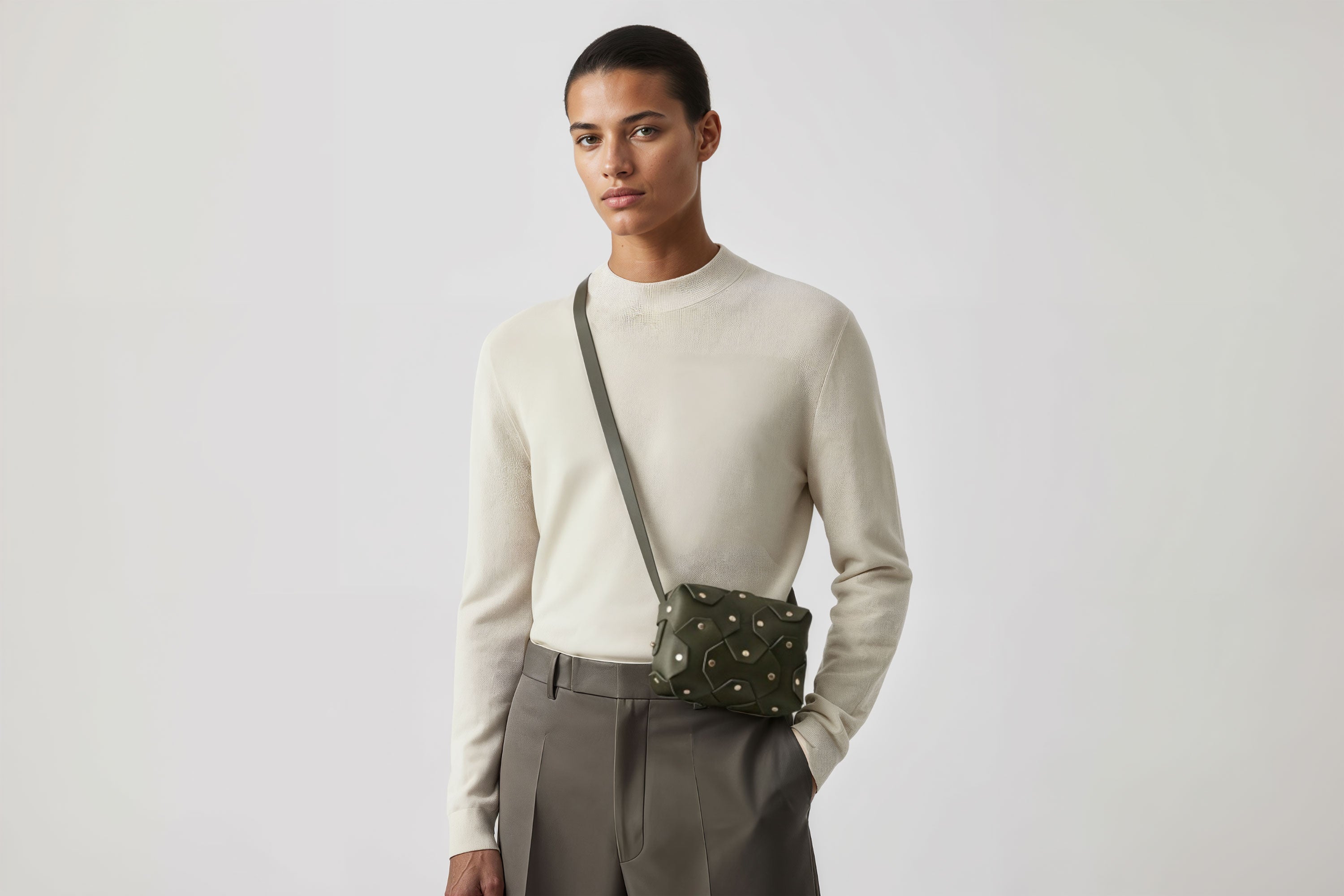 Rivet Bag Small Leather Olive Green Color Clutch Olive Green On Model Crossbody Shoulder Detachable Full Brass Vegetable Tanned Full Grain Leather High Quality Modern Minimalistic Design Atelier Madre Manuel Dreesmann Barcelona Spain