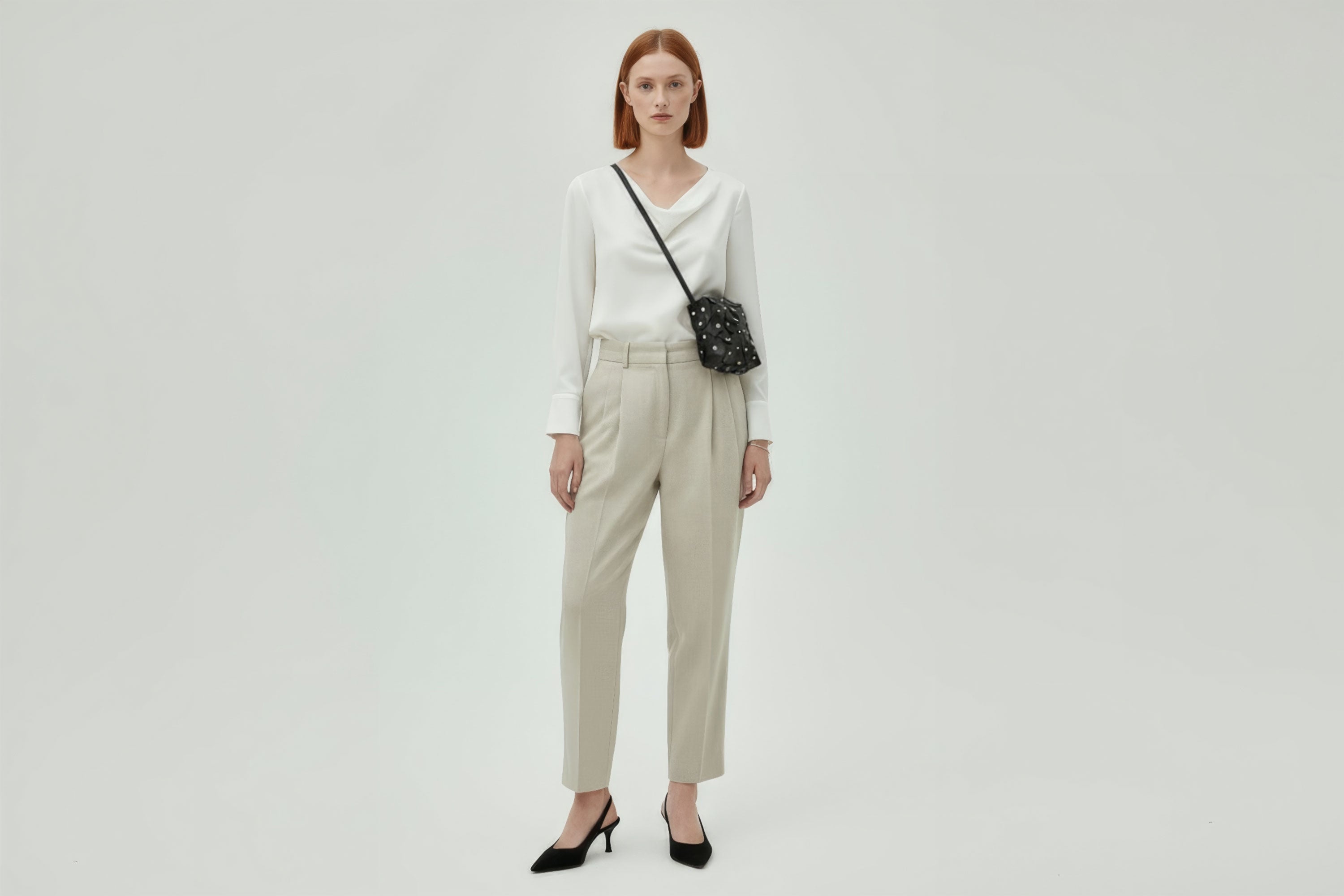 Rivet Bag Squared Black Color Leather On a Woman Model Bag Minimalist Modern Design Premium Quality Atelier Madre Manuel Dreesmann Barcelona