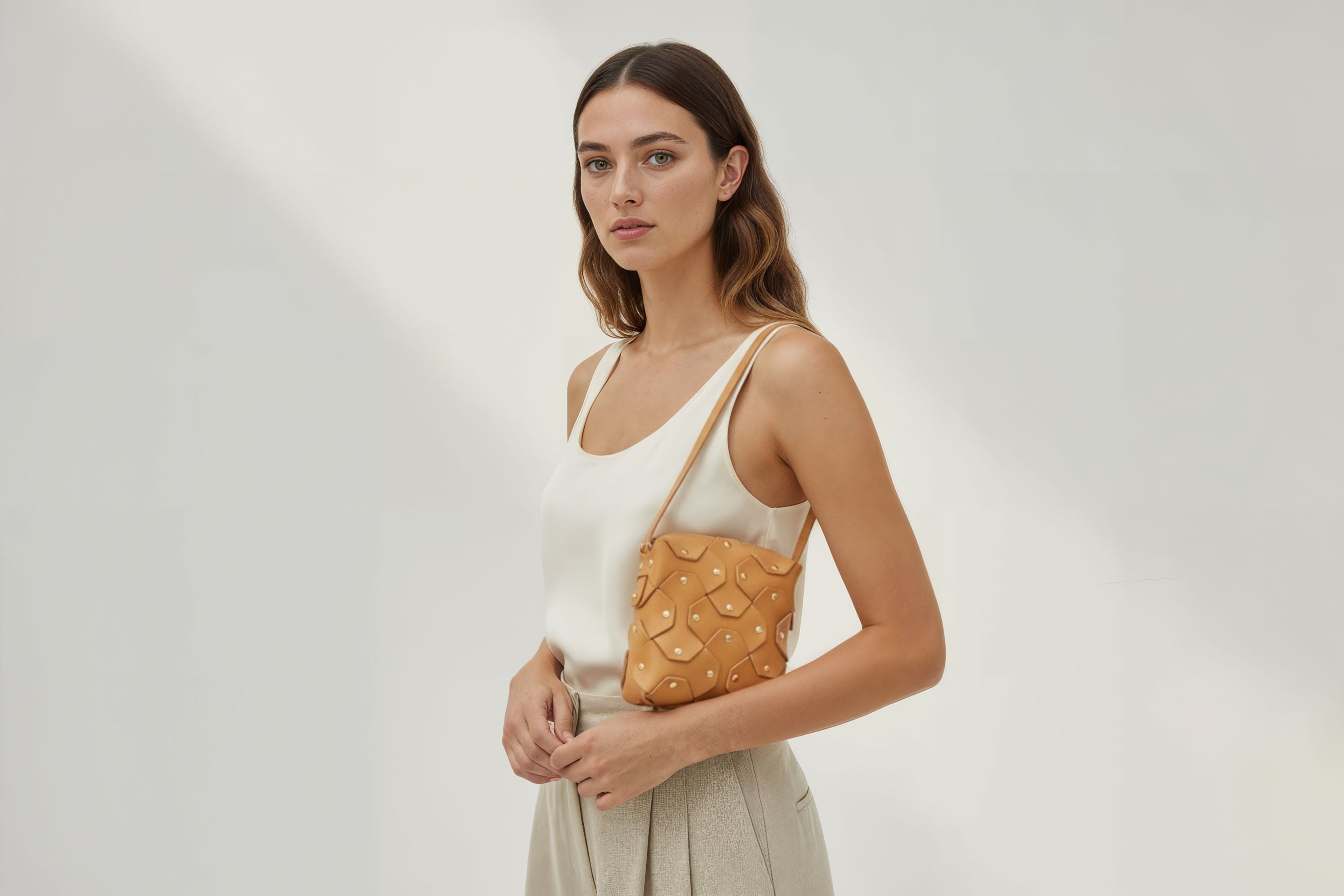 Rivet Bag Squared Brown Color Leather  On a Woman Model Bag Minimalist Modern Design Premium Quality Atelier Madre Manuel Dreesmann Barcelona