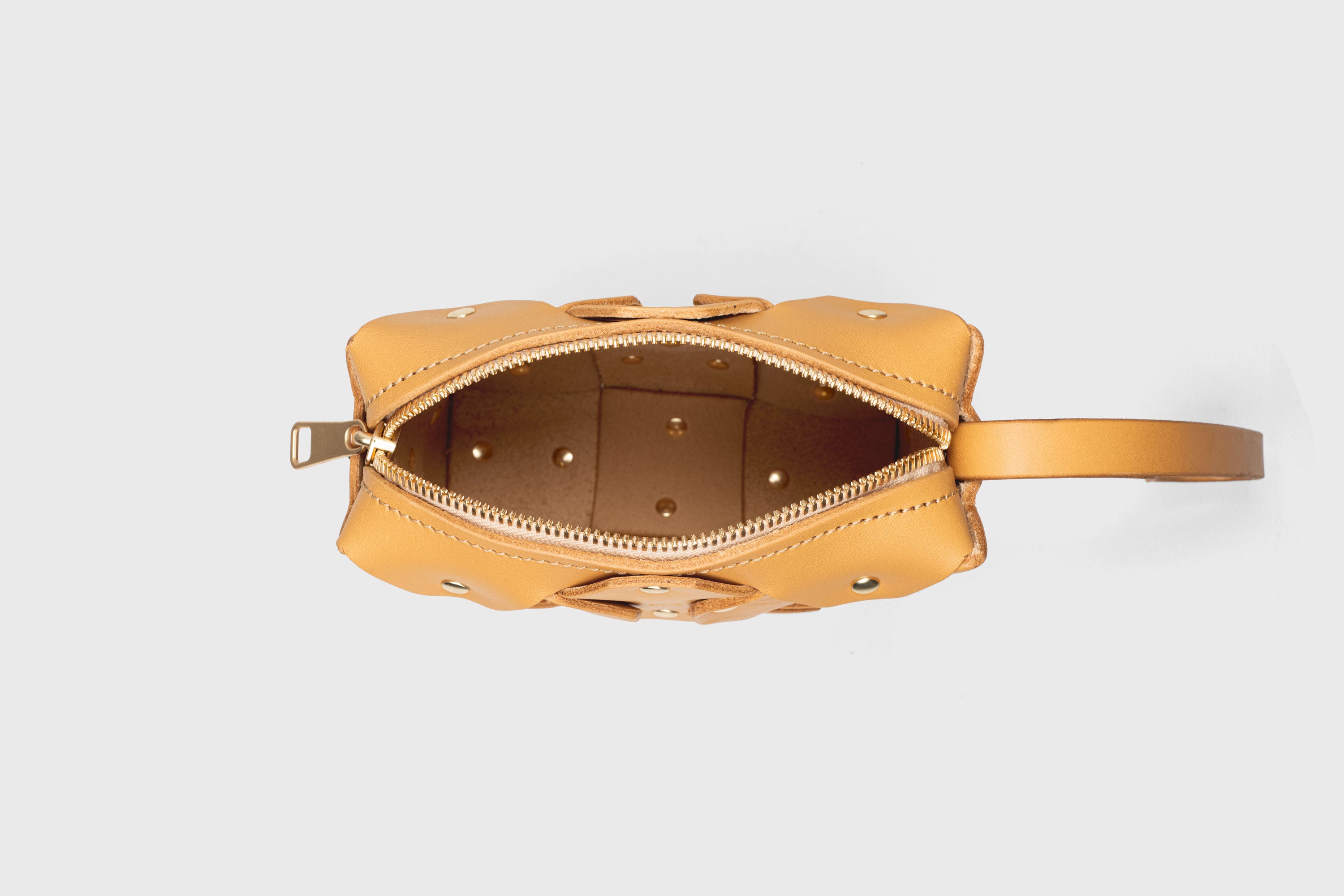 Rivet Bag Squared Brown Color Leather Minimalist Modern Design Premium Quality Atelier Madre Manuel Dreesmann Barcelona