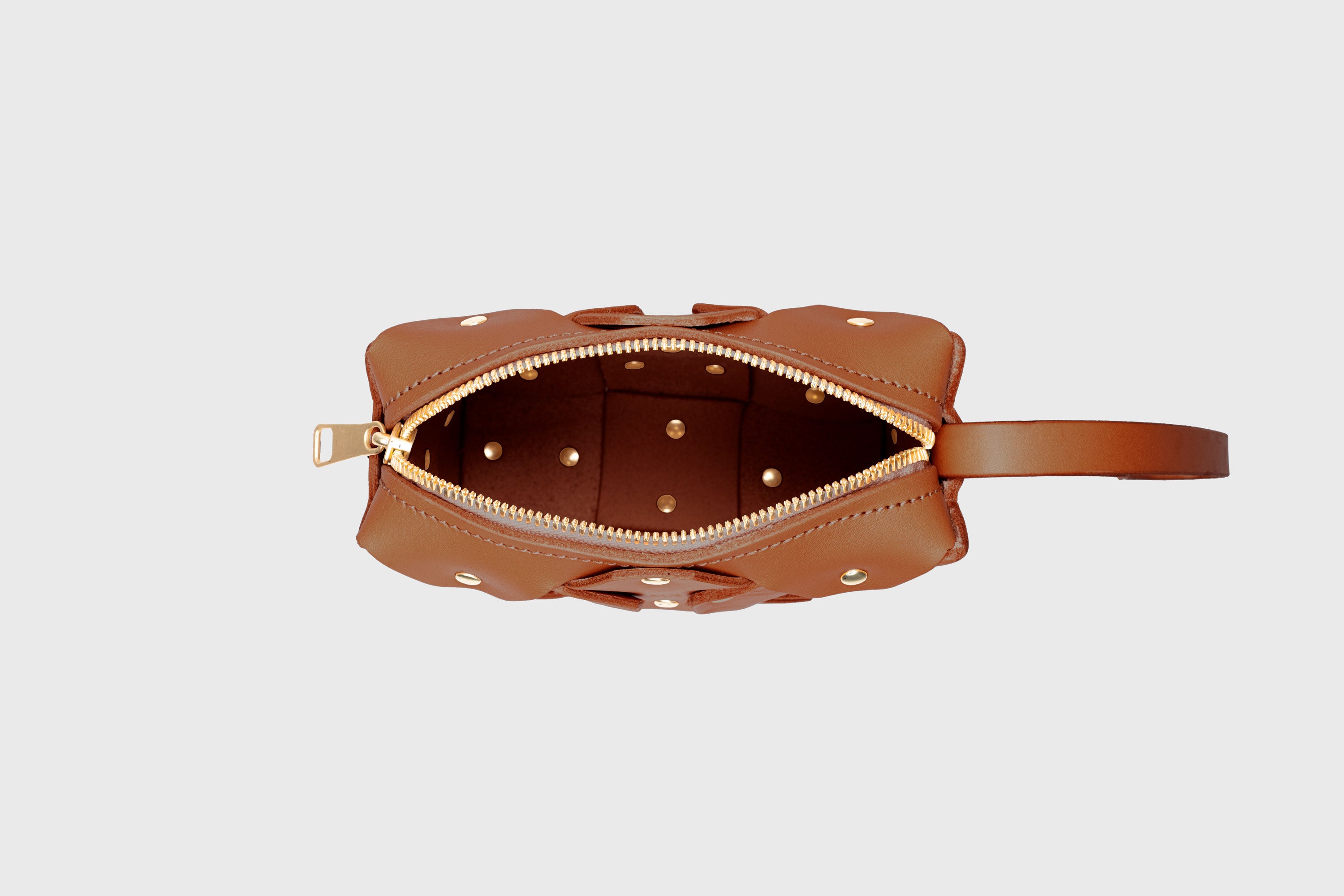 Rivet Bag Squared Dark Brown Colour Leather Bag Minimalist Modern Design Premium Quality Atelier Madre Manuel Dreesmann Barcelona