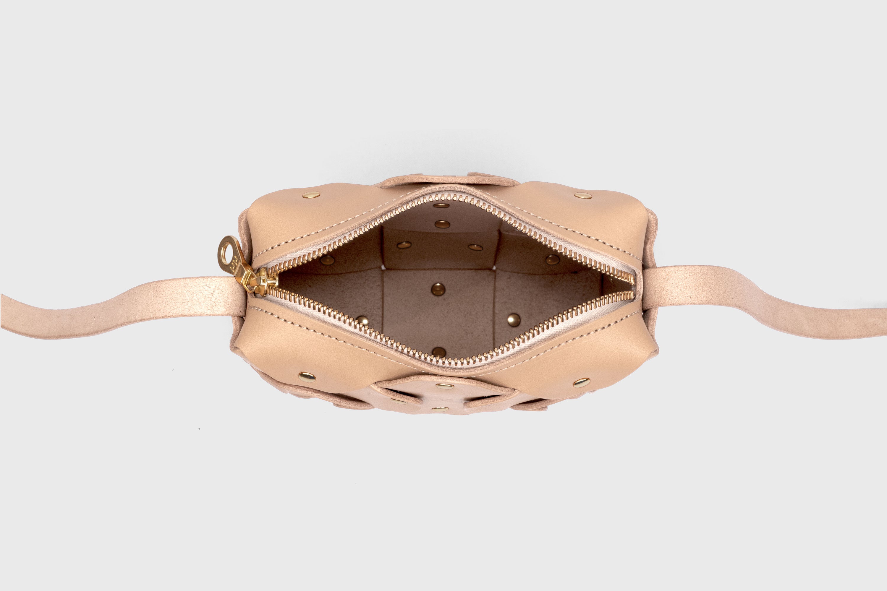 Rivet Bag Squared, Natural Colour Leather Bag, Minimalist Modern Design Premium Quality from Atelier Madre Manuel Dreesmann, Barcelona