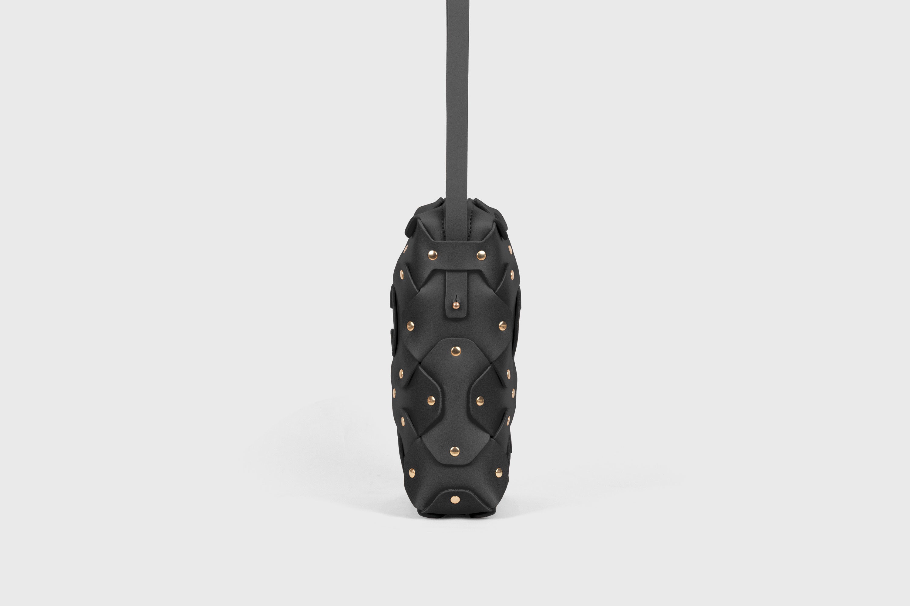 Rivet Bag Tall, Black Colour, Vegetable-Tanned Leather, Modern Minimal Design. Premium Quality, Atelier Madre, Manuel-Dreesmann, Barcelona