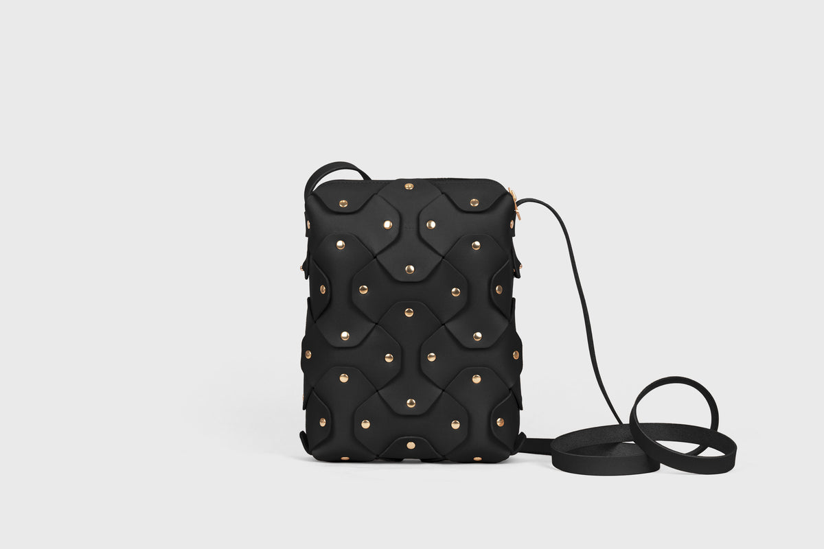 Rivet Bag Tall Black Colour Leather Vegetable Tanned Modern Minimal Design Premium Quality Atelier Madre Manuel Dreesmann Barcelona 1