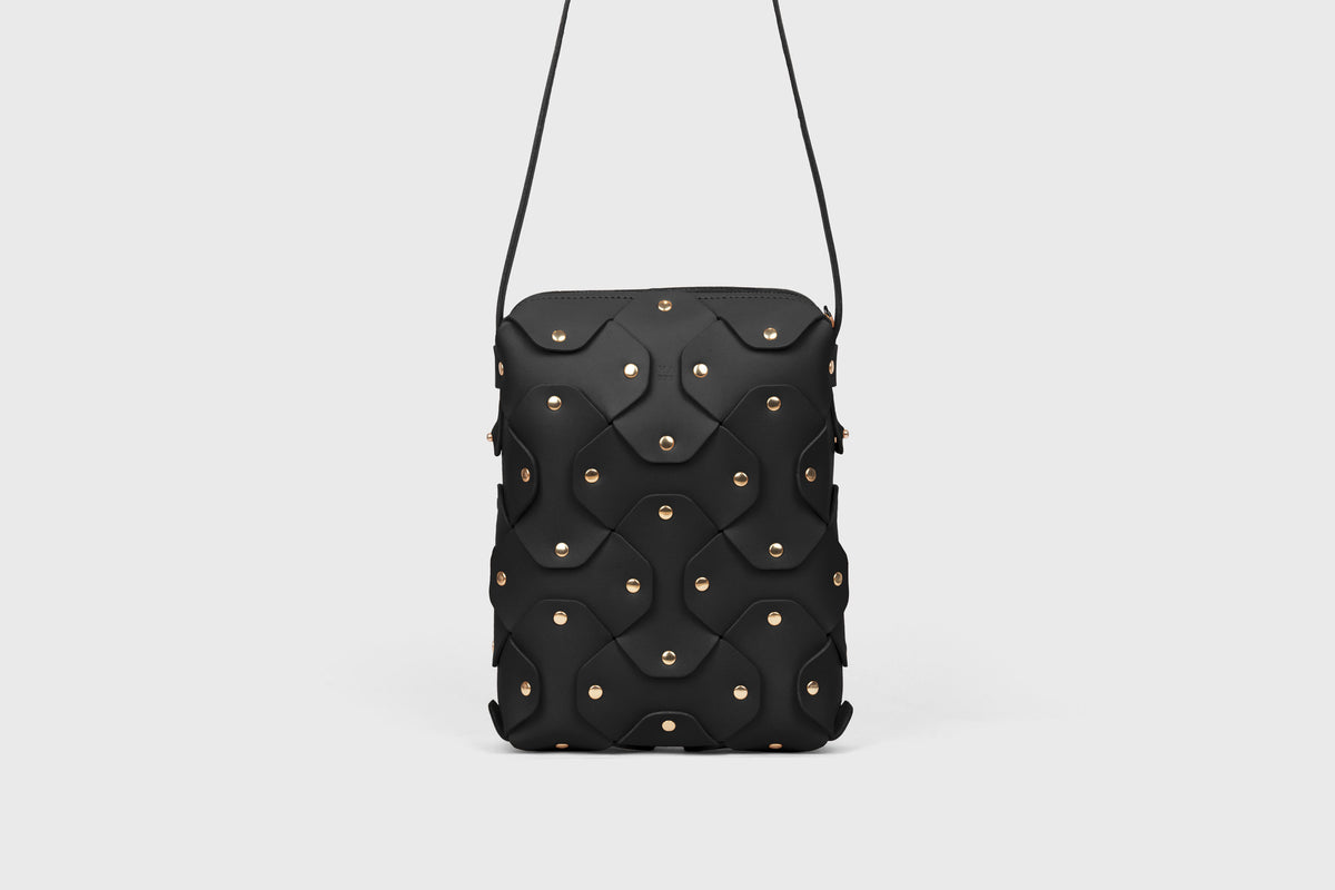 Rivet Bag Tall Black Colour Leather Vegetable Tanned Modern Minimal Design Premium Quality Atelier Madre Manuel Dreesmann Barcelona 2