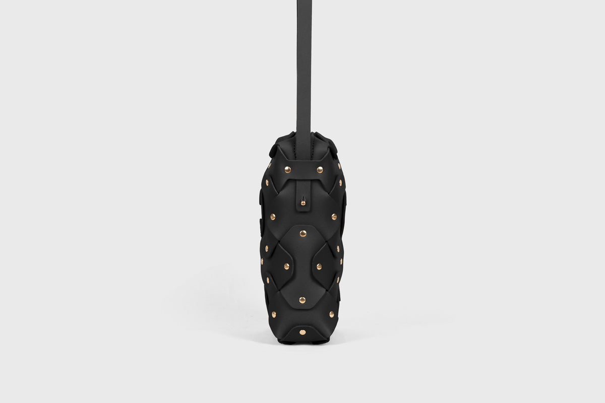 Rivet Bag Tall Black Colour Leather Vegetable Tanned Modern Minimal Design Premium Quality Atelier Madre Manuel Dreesmann Barcelona 4