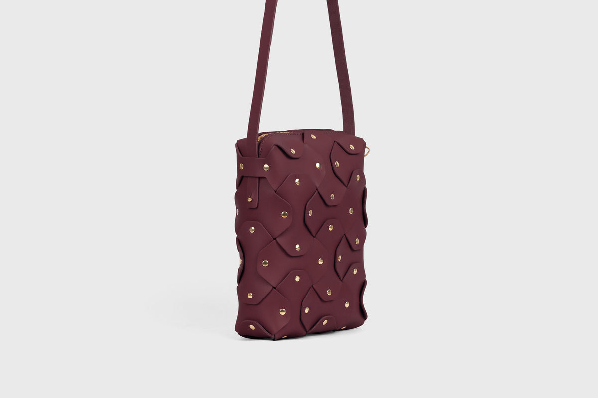 Rivet Bag Tall Burgundy Leather Atelier Madre Manuel Dreesmann Barcelona Spain 3