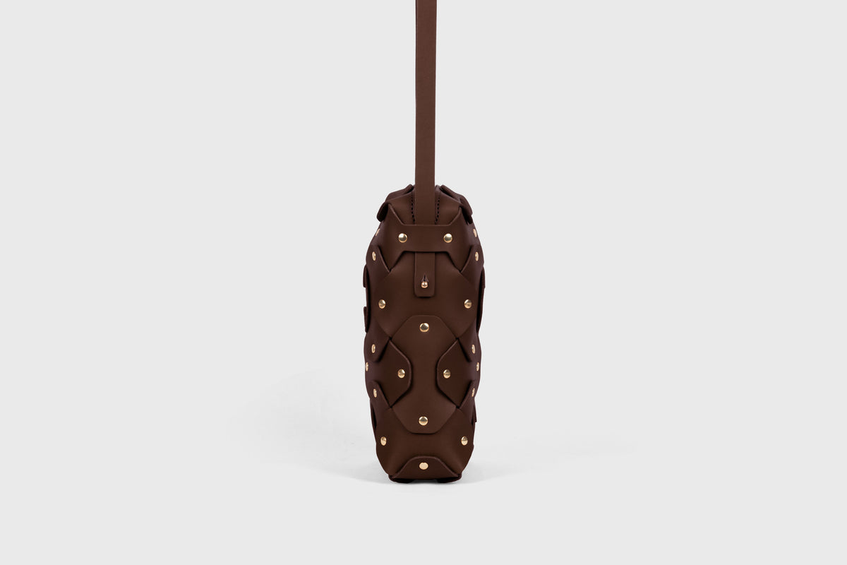 Rivet Bag Tall Chocolate Brown Leather Atelier Madre Manuel Dreesmann Barcelona Spain 4