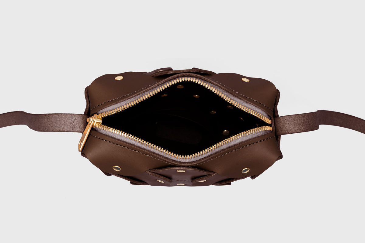 Rivet Bag Tall Chocolate Brown Leather Atelier Madre Manuel Dreesmann Barcelona Spain 6