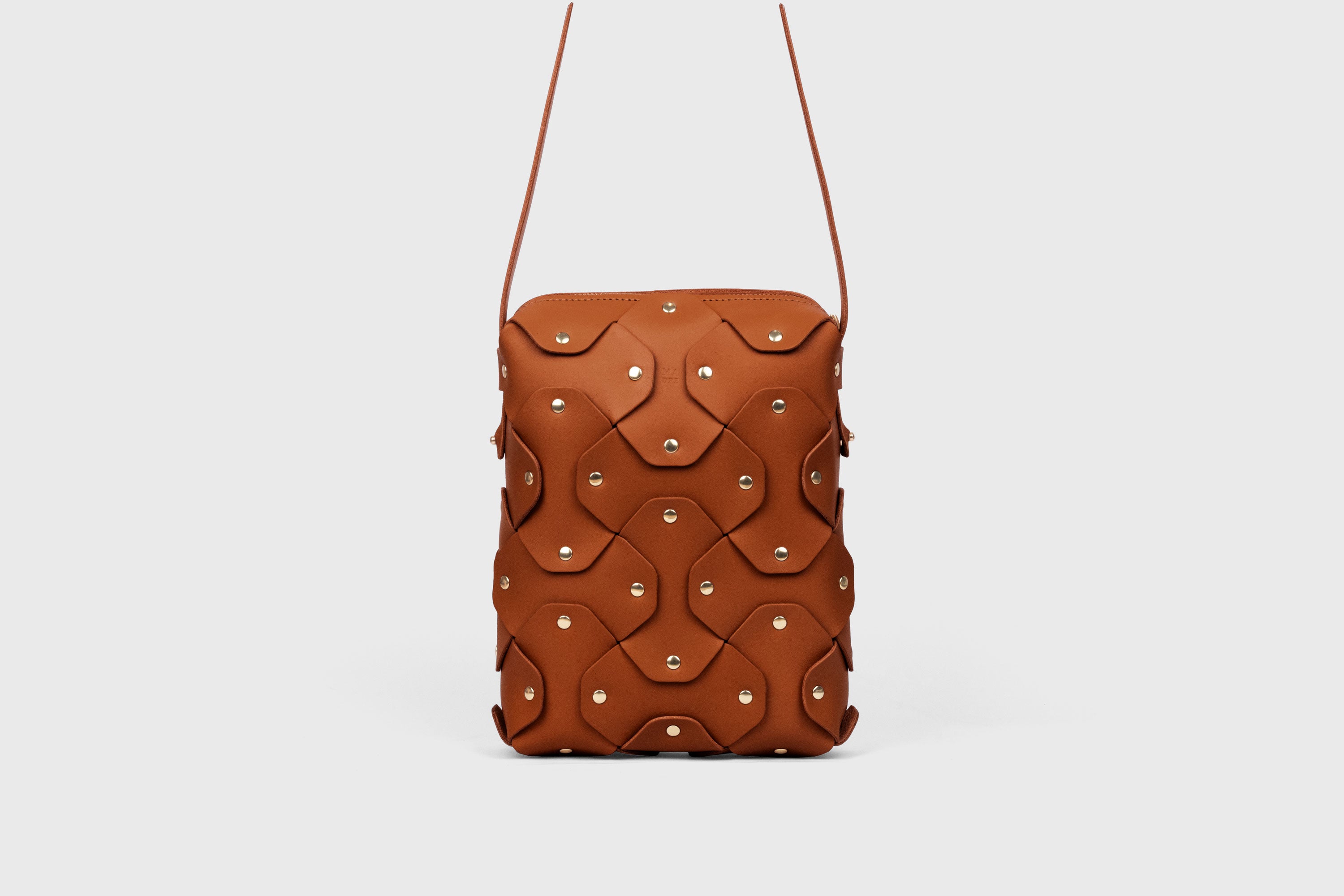 Rivet Bag Tall, Dark Brown Colour, Vegetable-Tanned Leather, Modern Minimal Design. Premium Quality, Atelier Madre, Manuel-Dreesmann, Barcelona