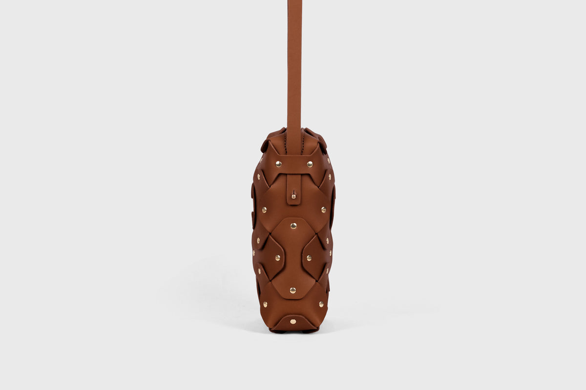 Rivet Bag Tall Dark Brown Colour Leather Vegetable Tanned Modern Minimal Design Premium Quality Atelier Madre Manuel Dreesmann Barcelona 4