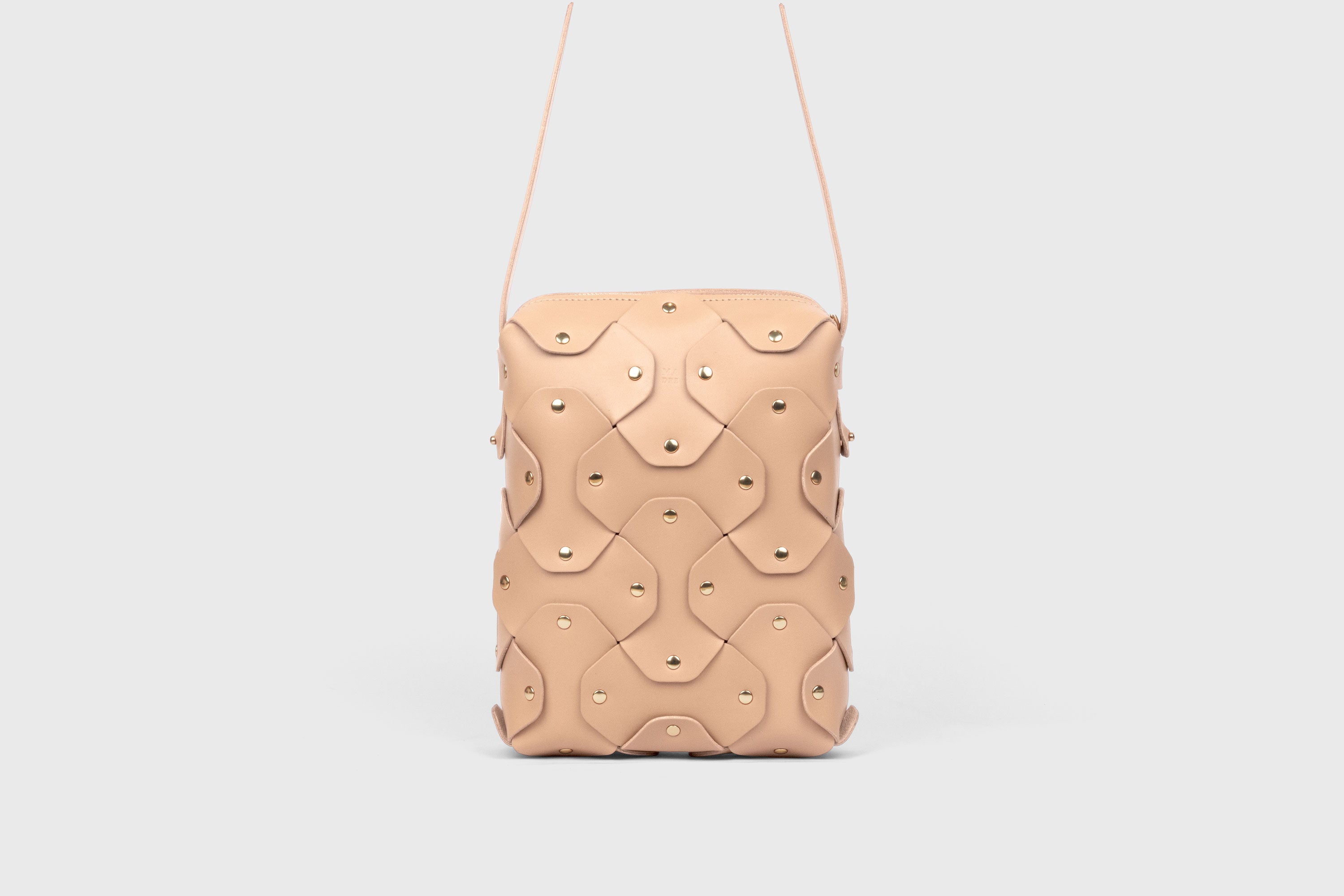 Rivet Bag Tall, Natural Colour, Vegetable-Tanned Leather, Modern Minimal Design. Premium Quality, Atelier Madre, Manuel-Dreesmann, Barcelona
