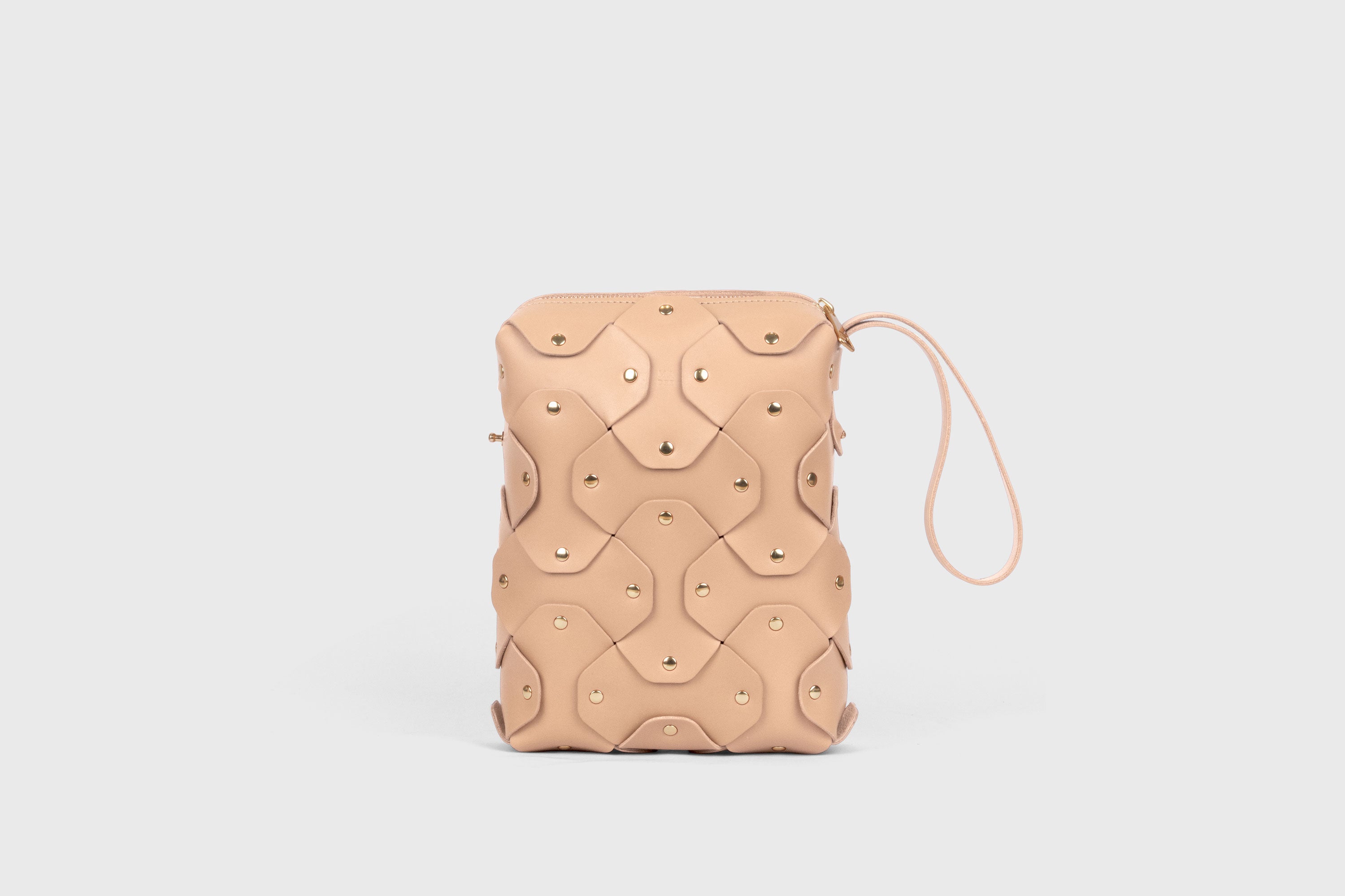 Rivet Bag Tall, Natural Colour, Vegetable-Tanned Leather, Modern Minimal Design. Premium Quality, Atelier Madre, Manuel-Dreesmann, Barcelona