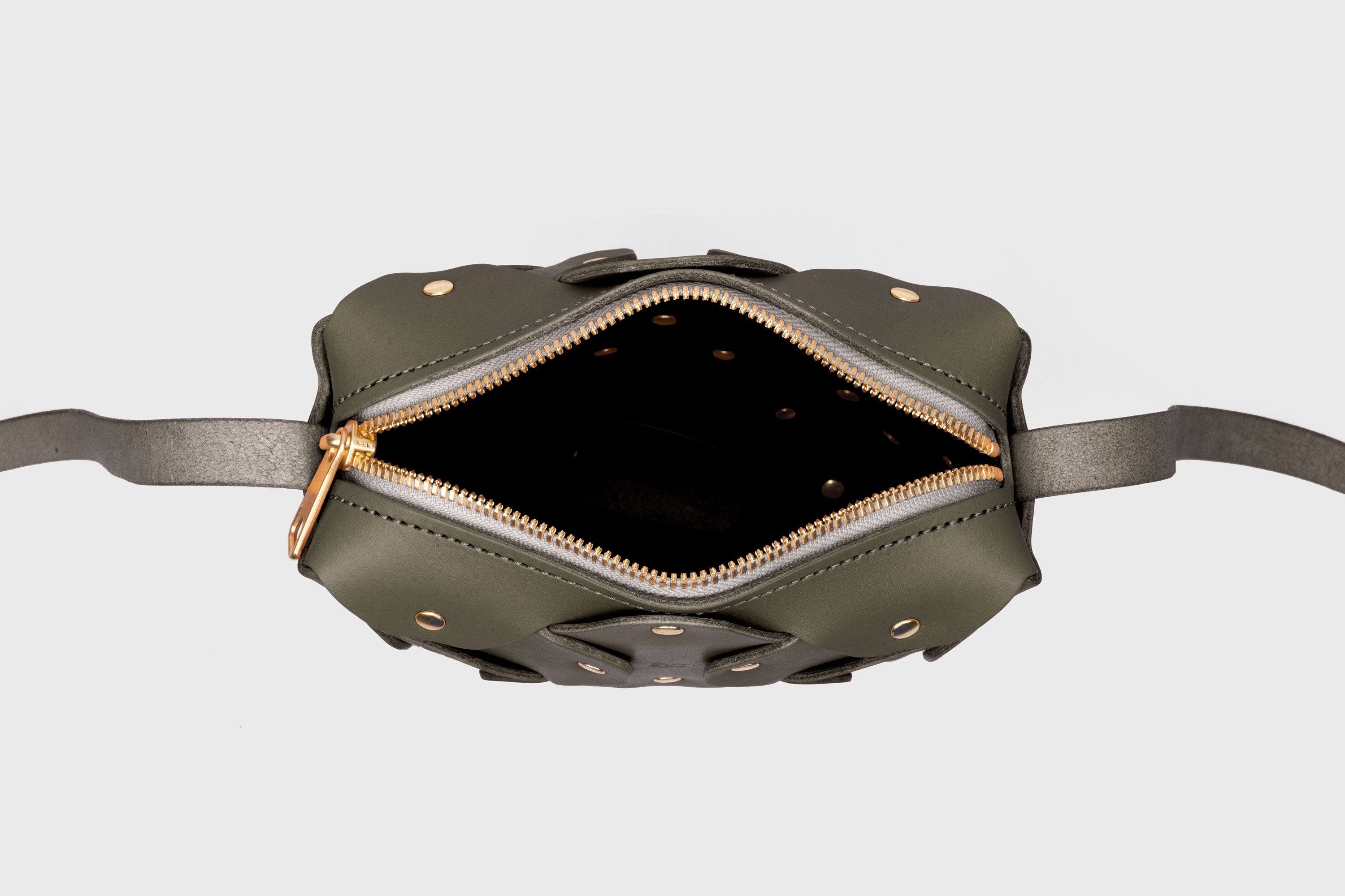 Rivet Bag Tall, Olive Green, Vegetable-Tanned Leather, Modern Minimal Design. Premium Quality, Atelier Madre, Manuel-Dreesmann, Barcelona