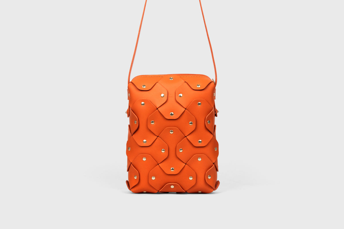 Rivet Bag Tall Orange Colour Leather Vegetable Tanned Modern Minimal Design Premium Quality Atelier Madre Manuel Dreesmann Barcelona 2