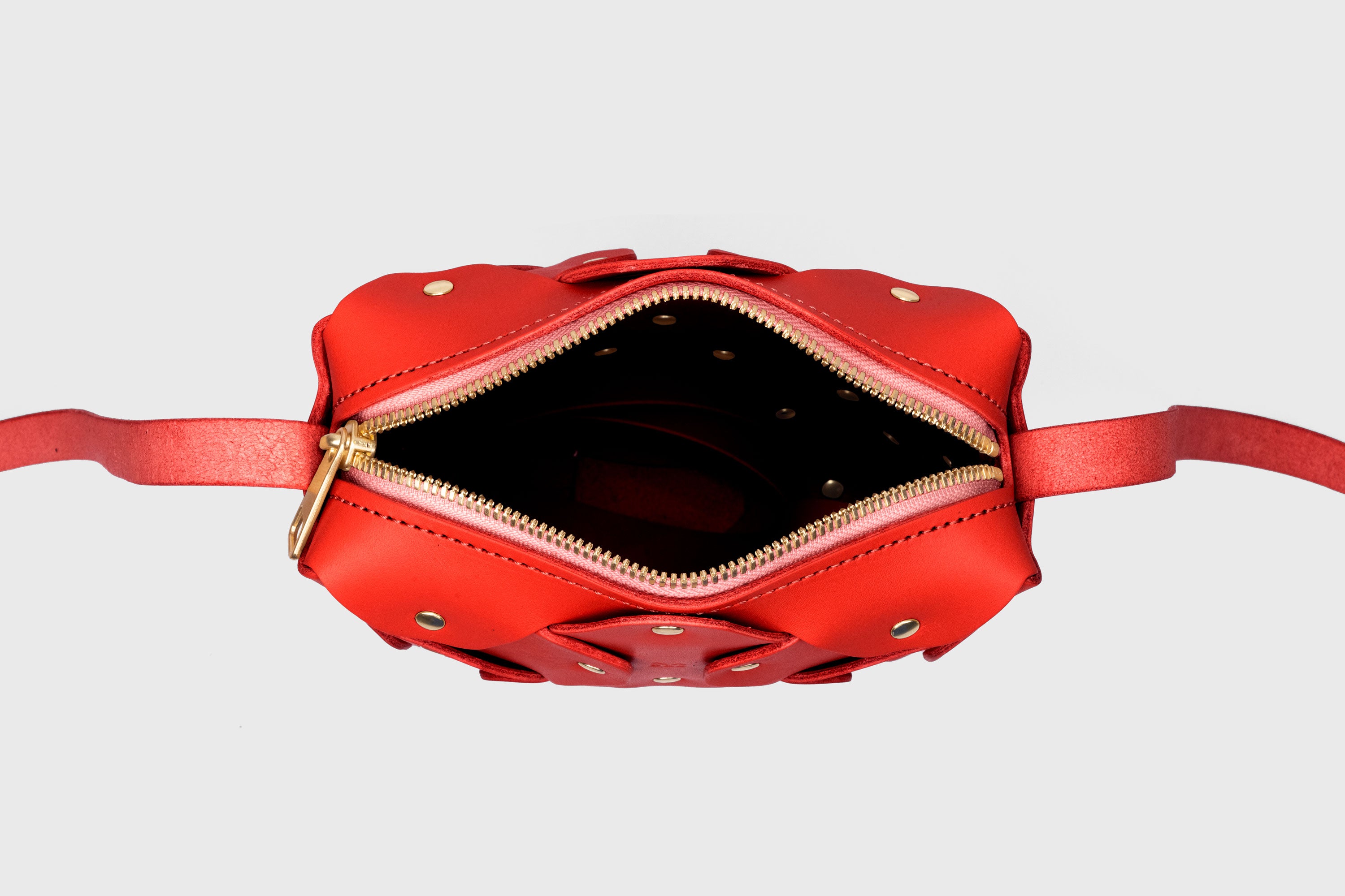 Rivet Bag Tall, Red Colour, Vegetable-Tanned Leather, Modern Minimal Design. Premium Quality, Atelier Madre, Manuel-Dreesmann, Barcelona