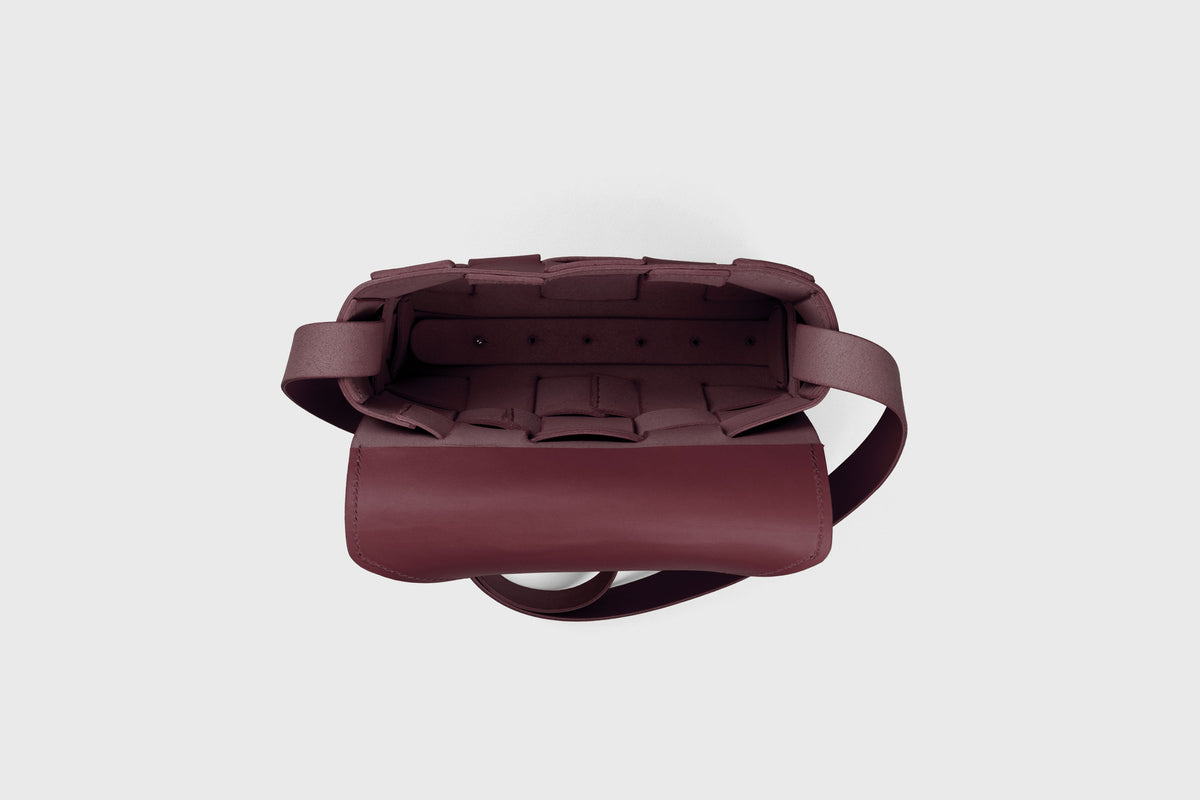 Saka Burgundy Colour Leather Vegetable Tanned Modern Minimal Design Premium Quality Atelier Madre Manuel Dreesmann Barcelona 5