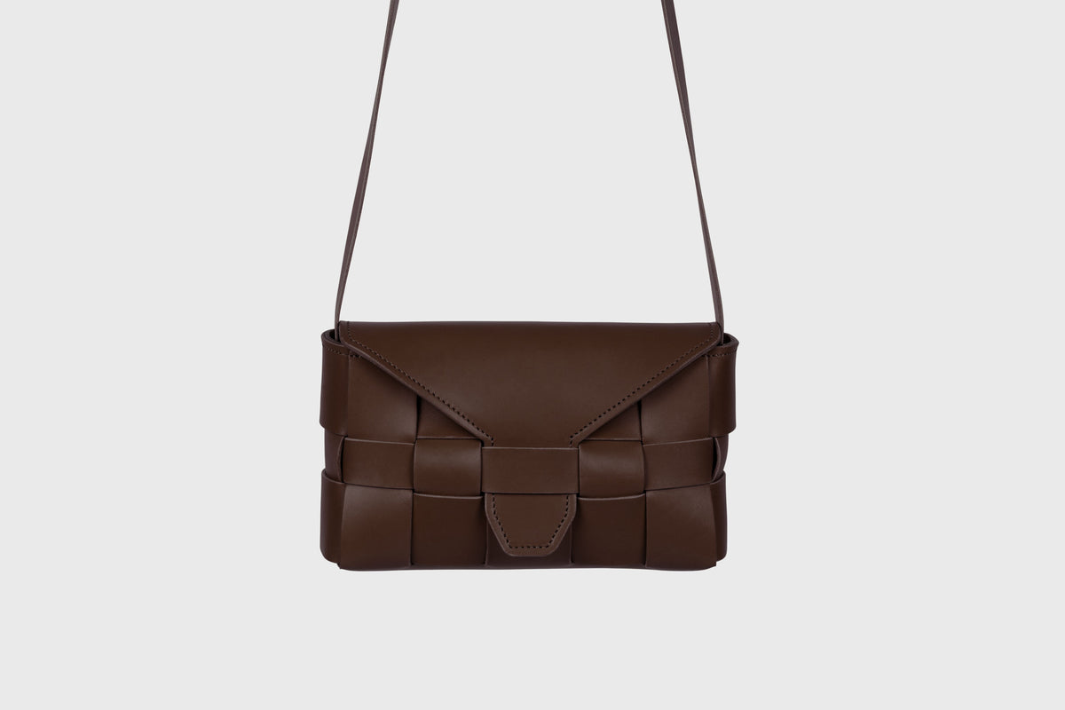 Saka Chocolate Brown Colour Leather Vegetable Tanned Modern Minimal Design Premium Quality Atelier Madre Manuel Dreesmann Barcelona 3