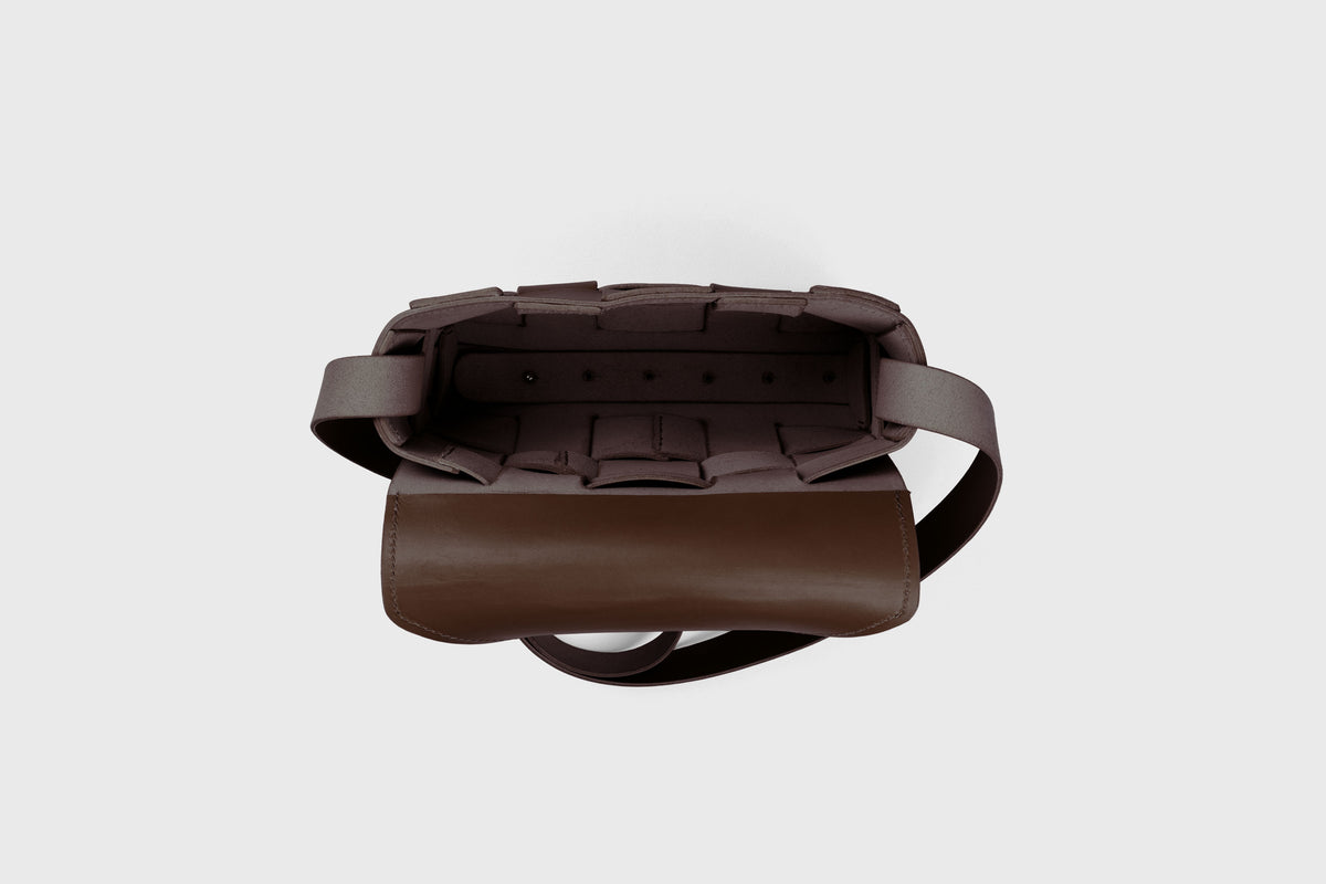 Saka Chocolate Brown Colour Leather Vegetable Tanned Modern Minimal Design Premium Quality Atelier Madre Manuel Dreesmann Barcelona 5