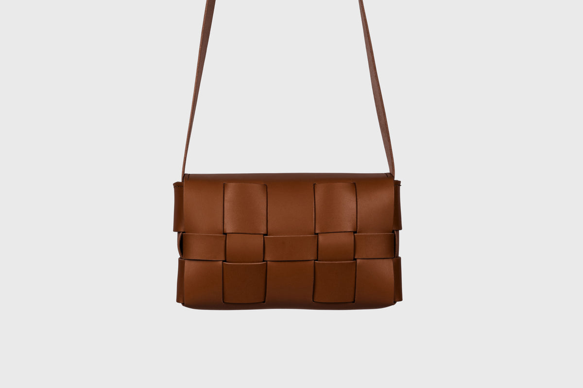 Saka Dark Brown Colour Leather Vegetable Tanned Modern Minimal Design Premium Quality Atelier Madre Manuel Dreesmann Barcelona 2