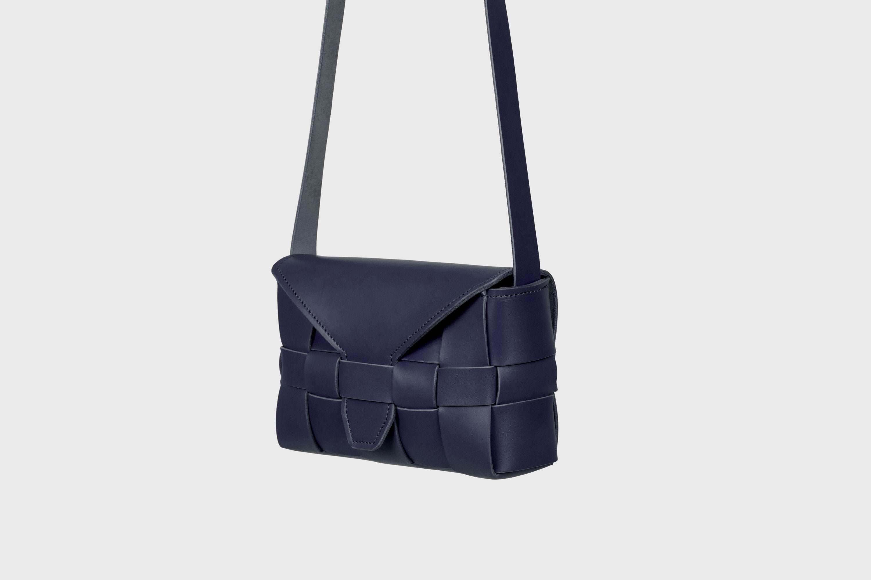 Saka Bag Regular In Marine Blue Color In Vegetable Tanned Full Grain Leather Woven Structure Design Atelier Madre Manuel Dreesmann Barcelona Spain