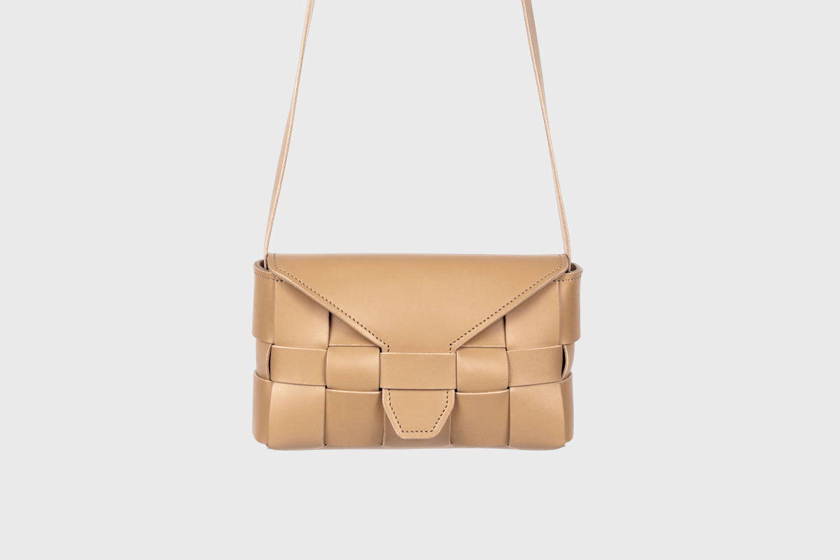 Saka Natural Colour Leather Vegetable Tanned Modern Minimal Design Premium Quality Atelier Madre Manuel Dreesmann Barcelona 3