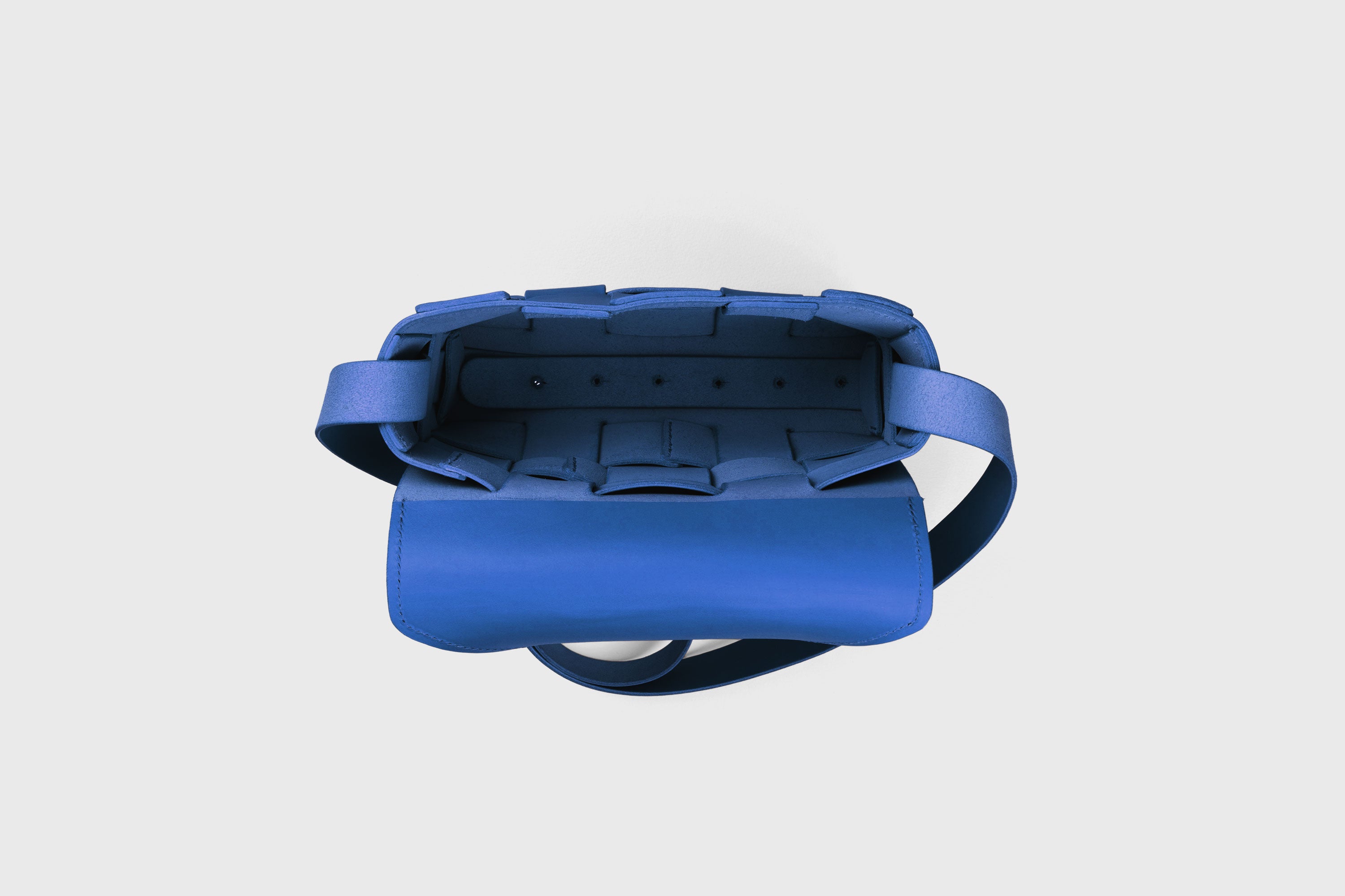 Saka Bag Regular In Royal Blue Color In Vegetable Tanned Full Grain Leather Woven Structure Design Atelier Madre Manuel Dreesmann Barcelona Spain