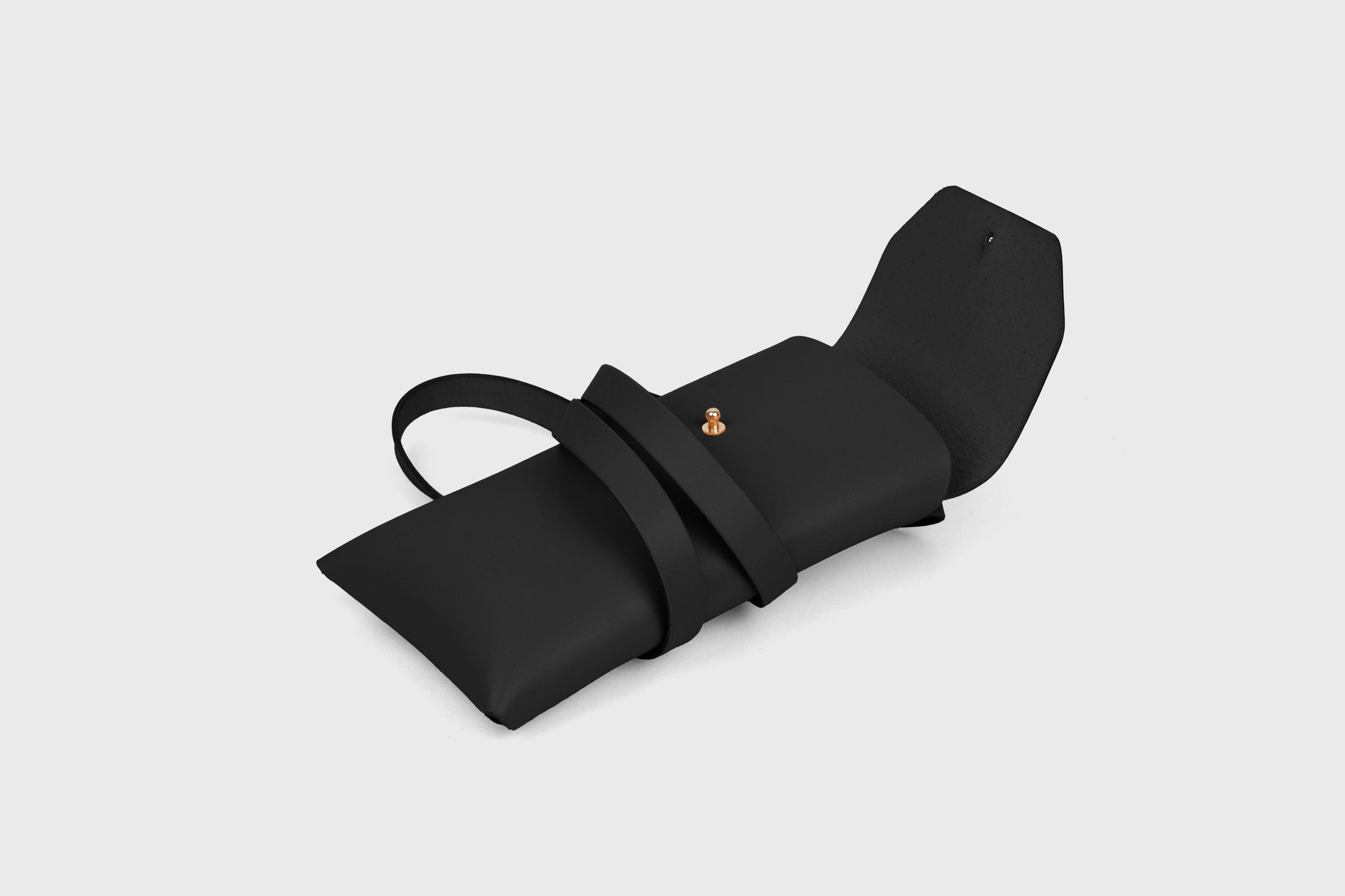 Sling Bag Pouch Leather Black Color Vegetable Tanned Leather Crossbody Premium Quality Modern Minimalist Independent Designer Atelier Madre Manuel Dreesmann Barcelona Spain