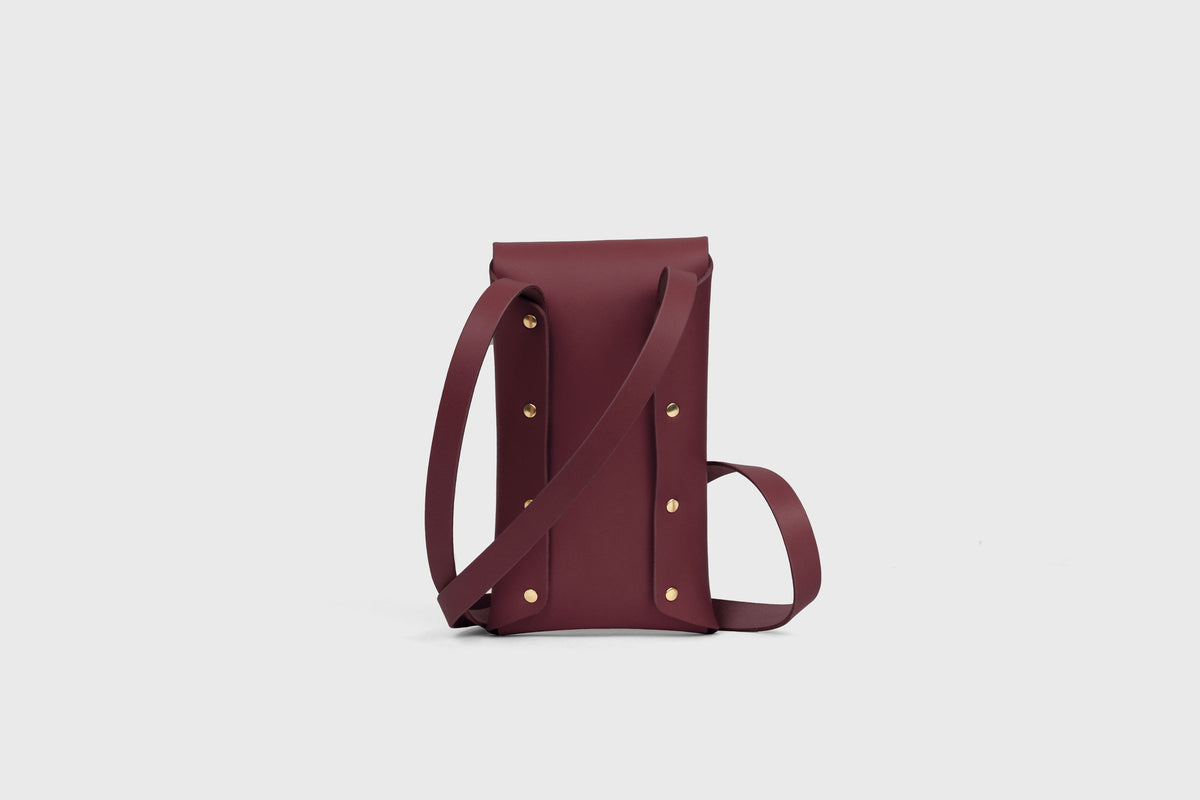 Sling Bag Pouch Burgundy Leather Atelier Madre Manuel Dreesmann Barcelona Spain 3