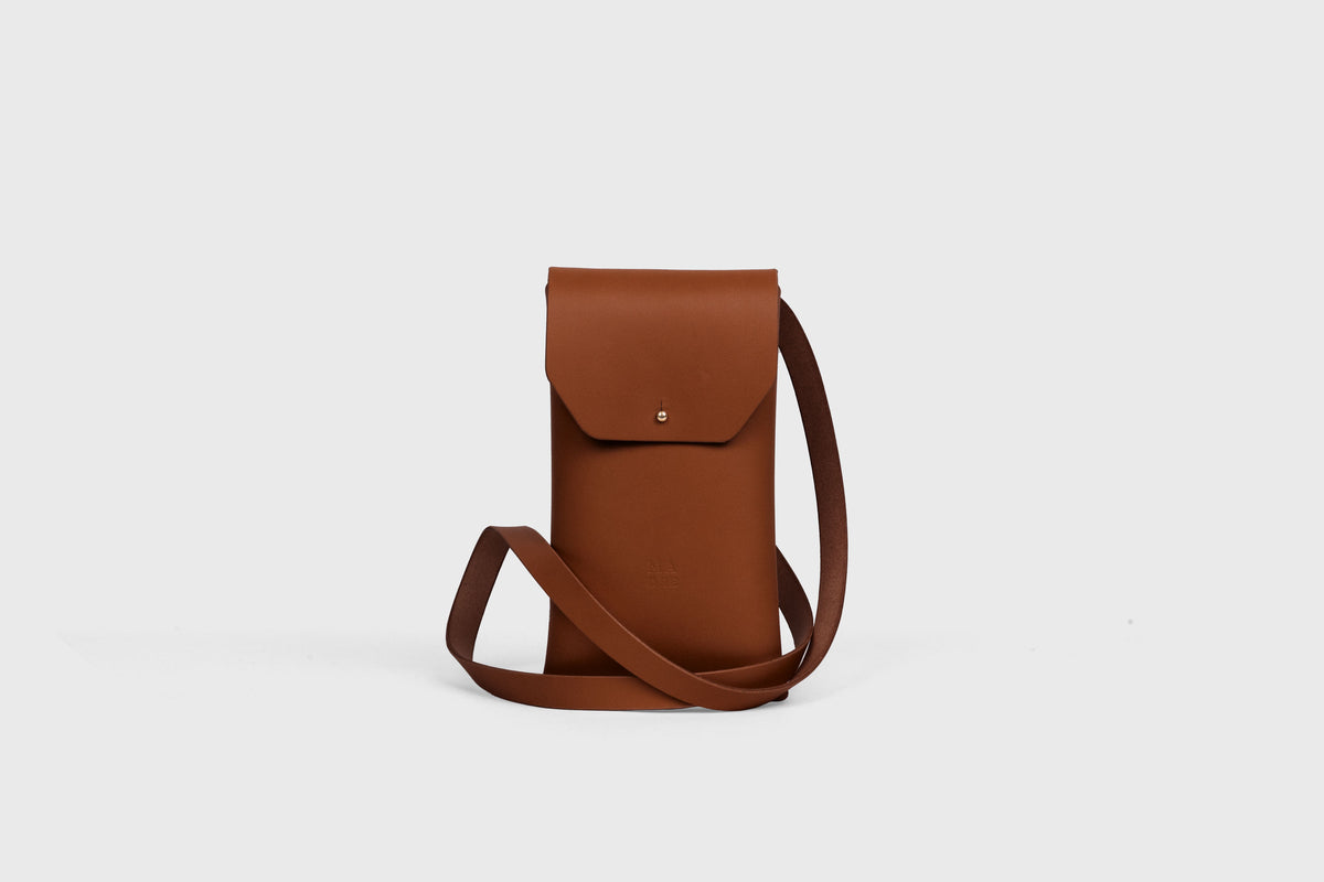 Sling Bag Pouch Dark Brown Leather Atelier Madre Manuel Dreesmann Barcelona Spain 11