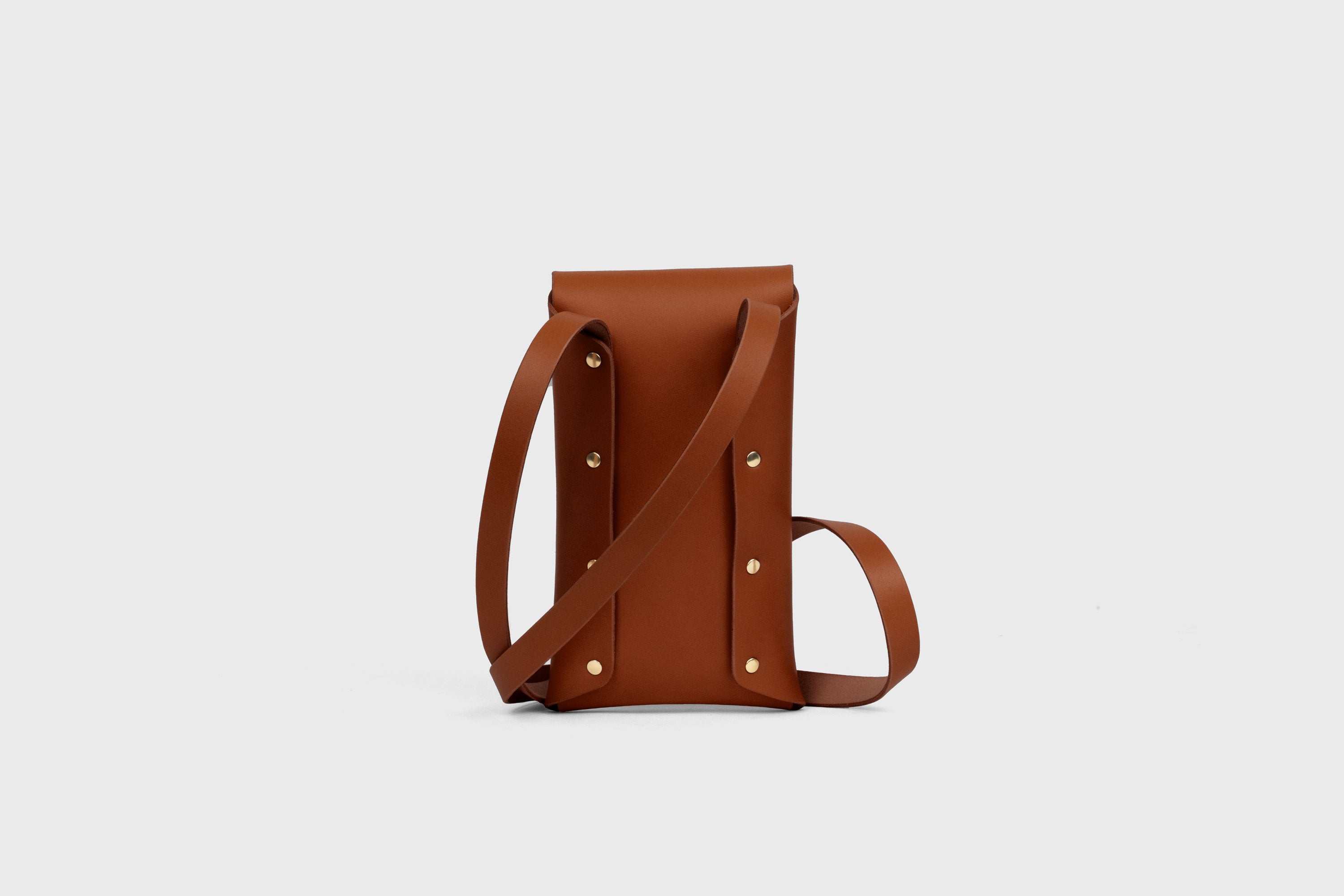 Sling Bag Pouch Leather Dark Brown Color Vegetable Tanned Leather Crossbody Premium Quality Modern Minimalist Independent Designer Atelier Madre Manuel Dreesmann Barcelona Spain