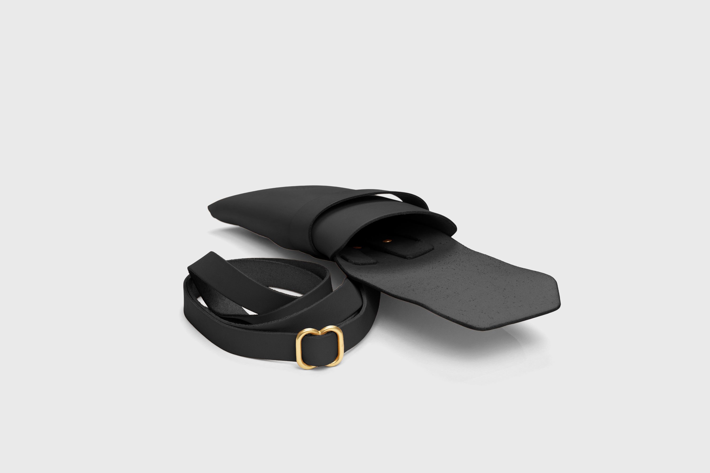 Sling Bag Pouch Leather Black Color Crossbody Premium Quality Modern Minimalist Independent Designer Atelier Madre Manuel Dreesmann Barcelona Spain