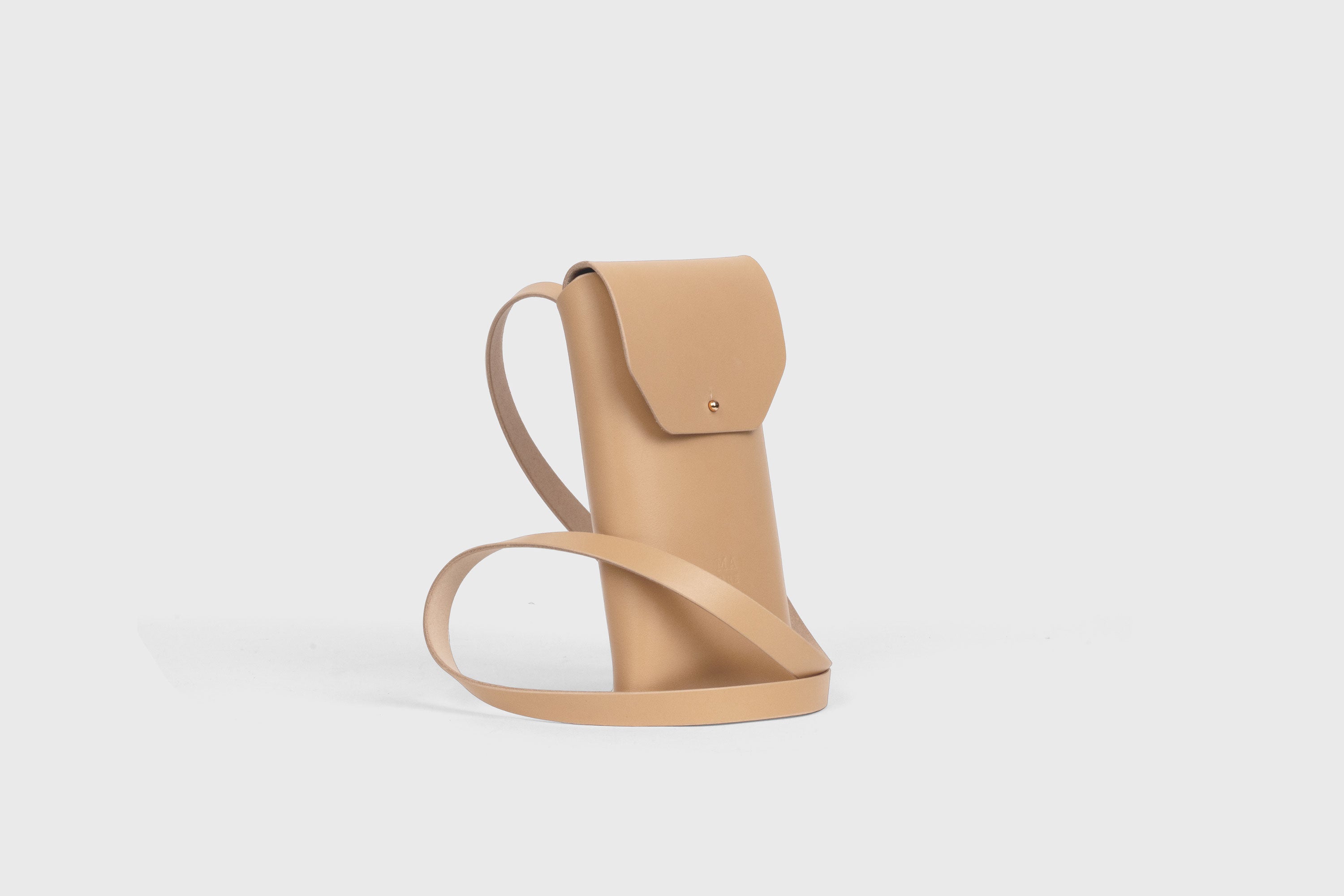 Sling Bag Pouch Leather Natural Color Vegetable Tanned Leather Crossbody Premium Quality Modern Minimalist Independent Designer Atelier Madre Manuel Dreesmann Barcelona Spain