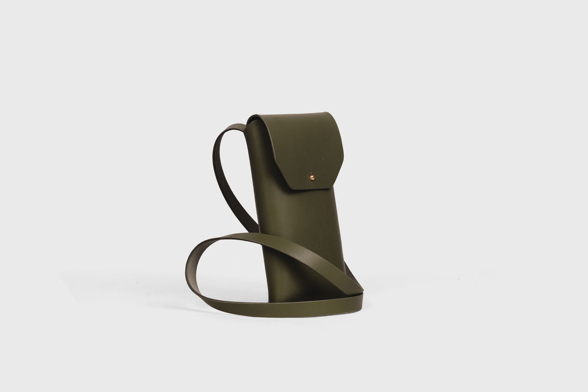 Sling Bag Pouch Olive Green Leather Atelier Madre Manuel Dreesmann Barcelona Spain 12