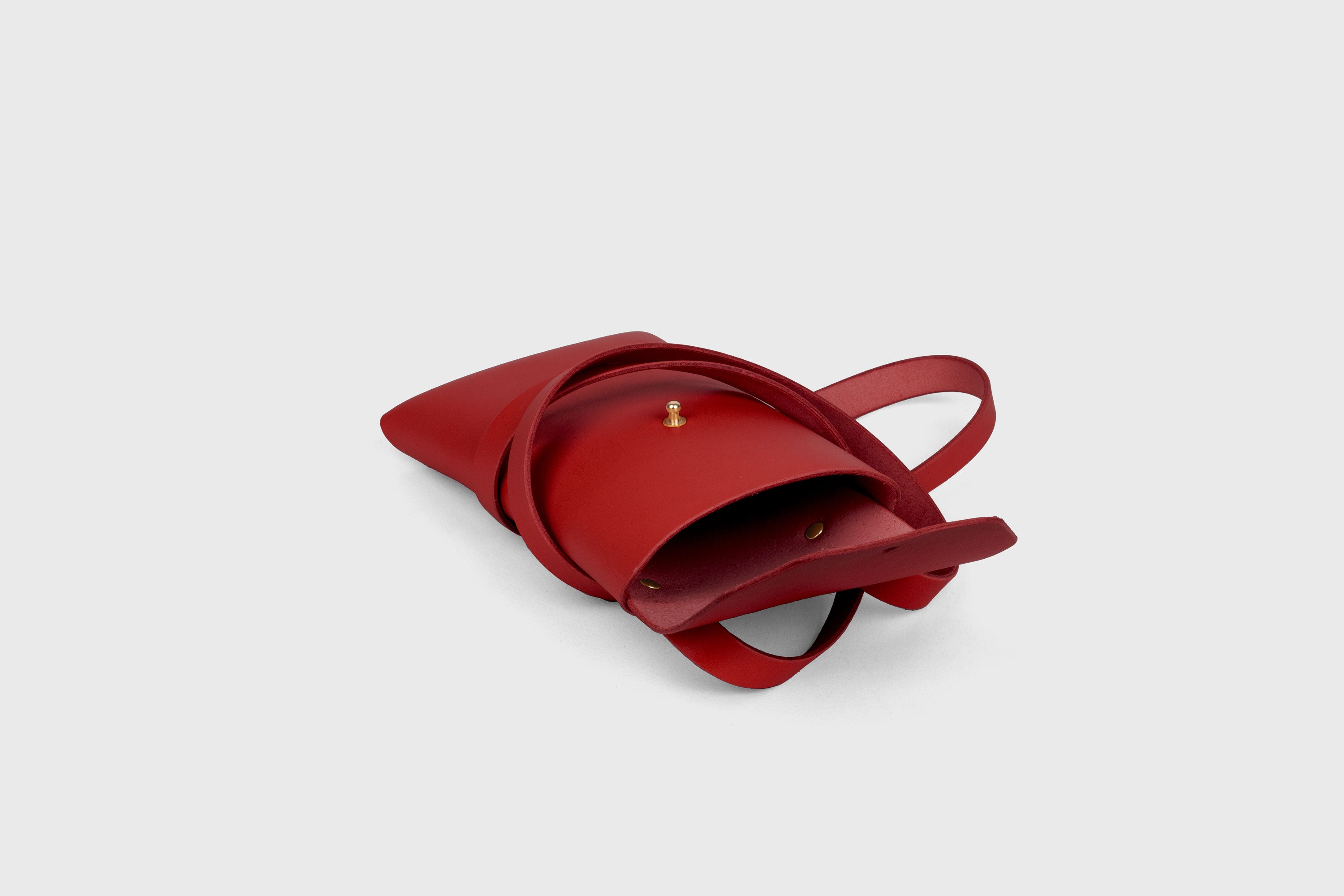 Sling Bag Pouch Leather Red Color Vegetable Tanned Leather Crossbody Premium Quality Modern Minimalist Independent Designer Atelier Madre Manuel Dreesmann Barcelona Spain