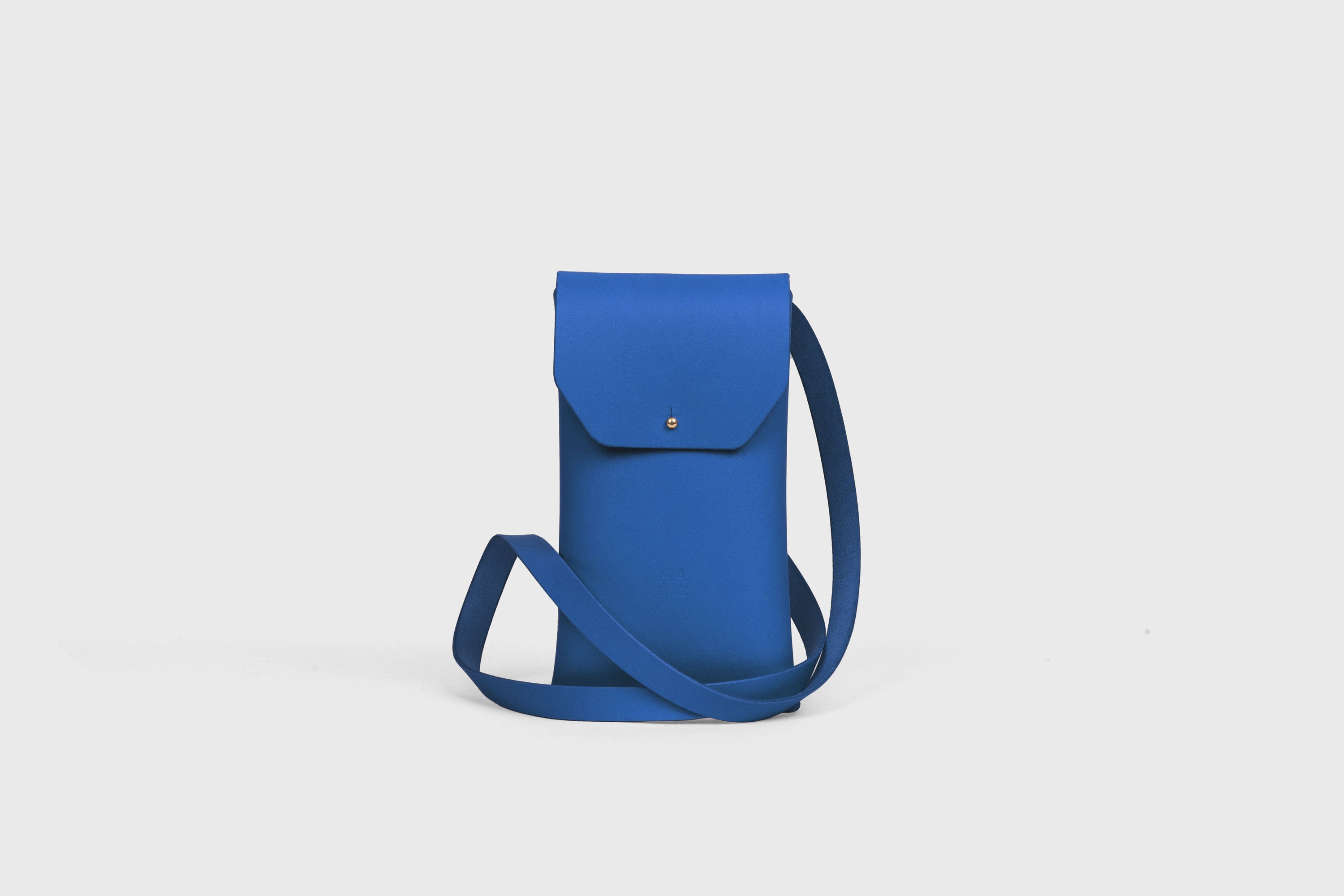 Sling Bag Pouch Leather Royal Blue Color Vegetable Tanned Leather Crossbody Premium Quality Modern Minimalist Independent Designer Atelier Madre Manuel Dreesmann Barcelona Spain