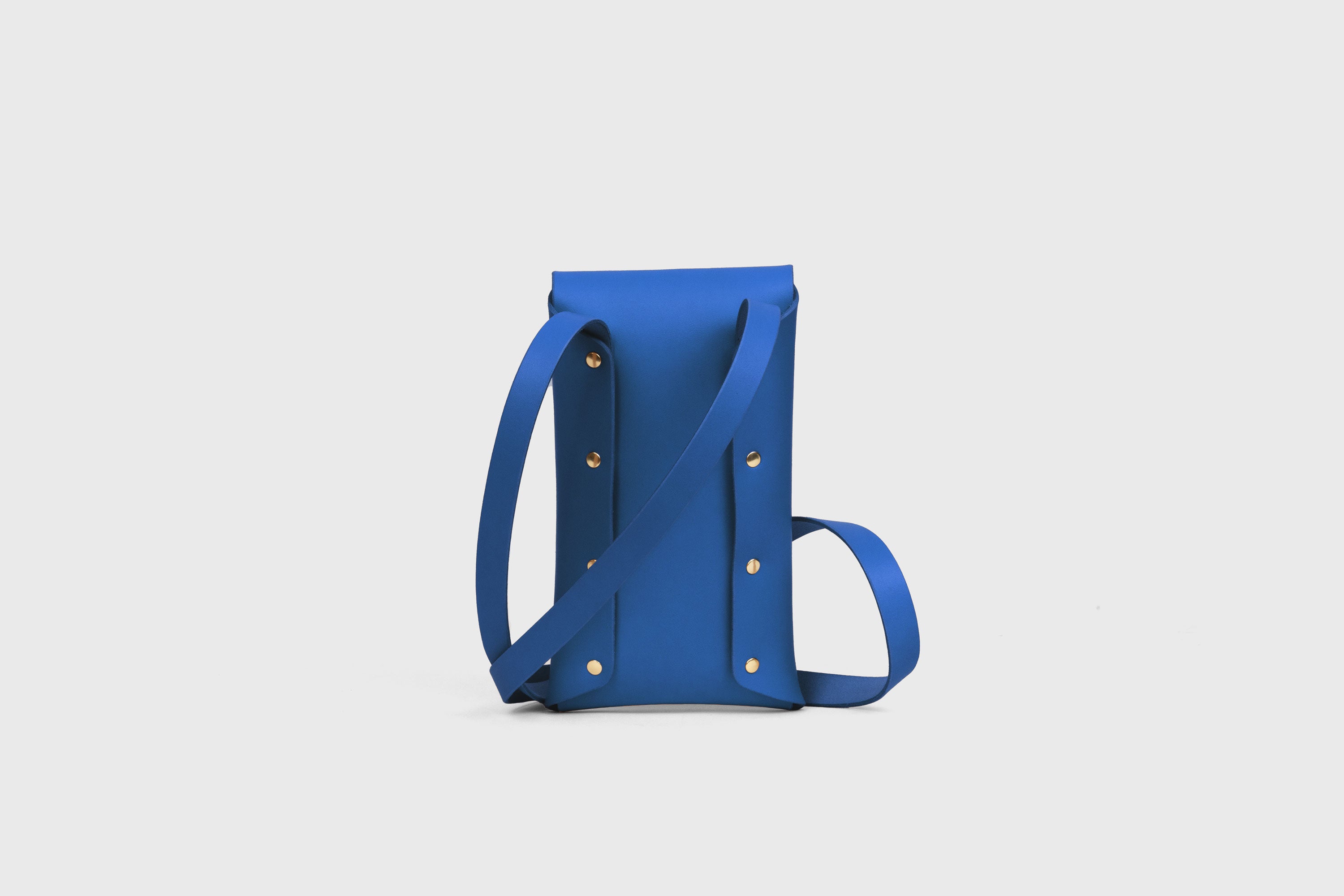 Sling Bag Pouch Leather Royal Blue Color Vegetable Tanned Leather Crossbody Premium Quality Modern Minimalist Independent Designer Atelier Madre Manuel Dreesmann Barcelona Spain