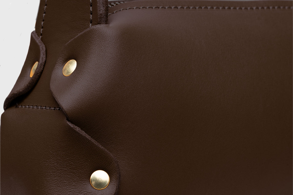Small Fiona Bag Chocolate Brown Leather Shoulder Bag Minimalist Atelier Madre Manuel Dreesmann Barcelona Spain 4