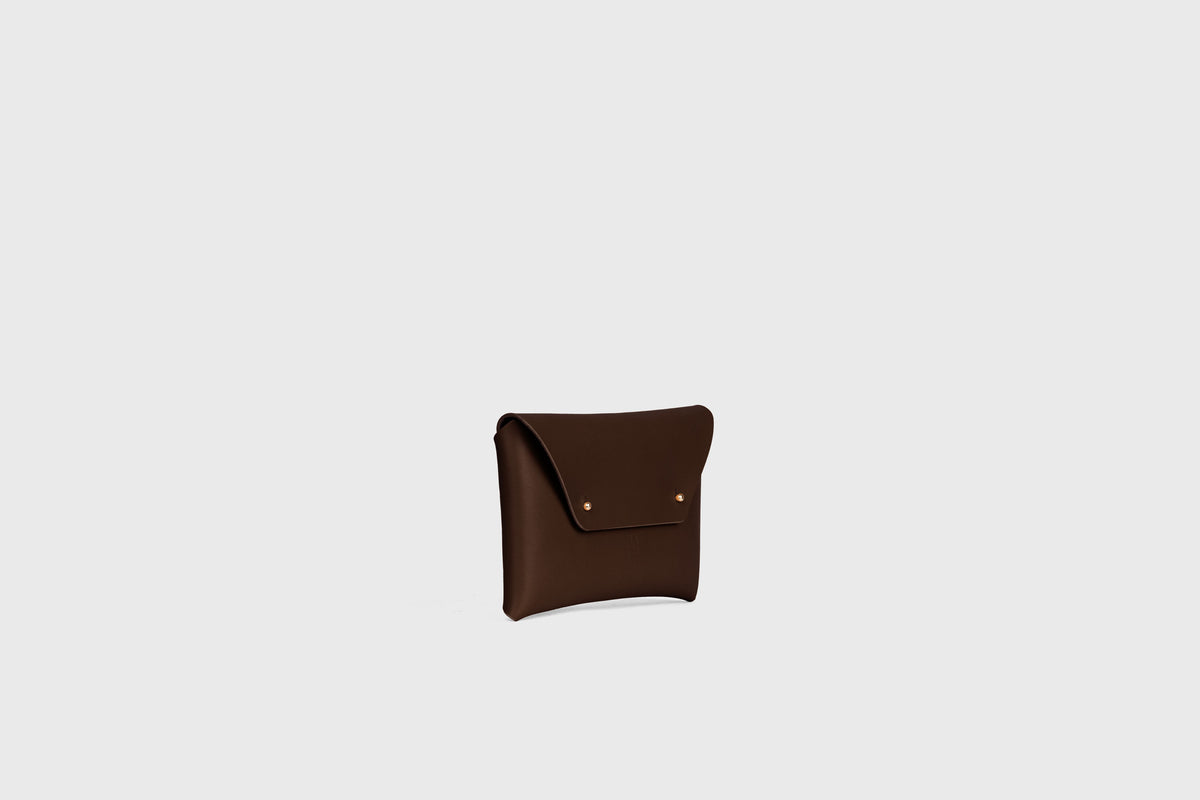 Small leather envelop clutch Chocolate Brown Leather Atelier Madre Manuel Dreesmann Barcelona Spain 3