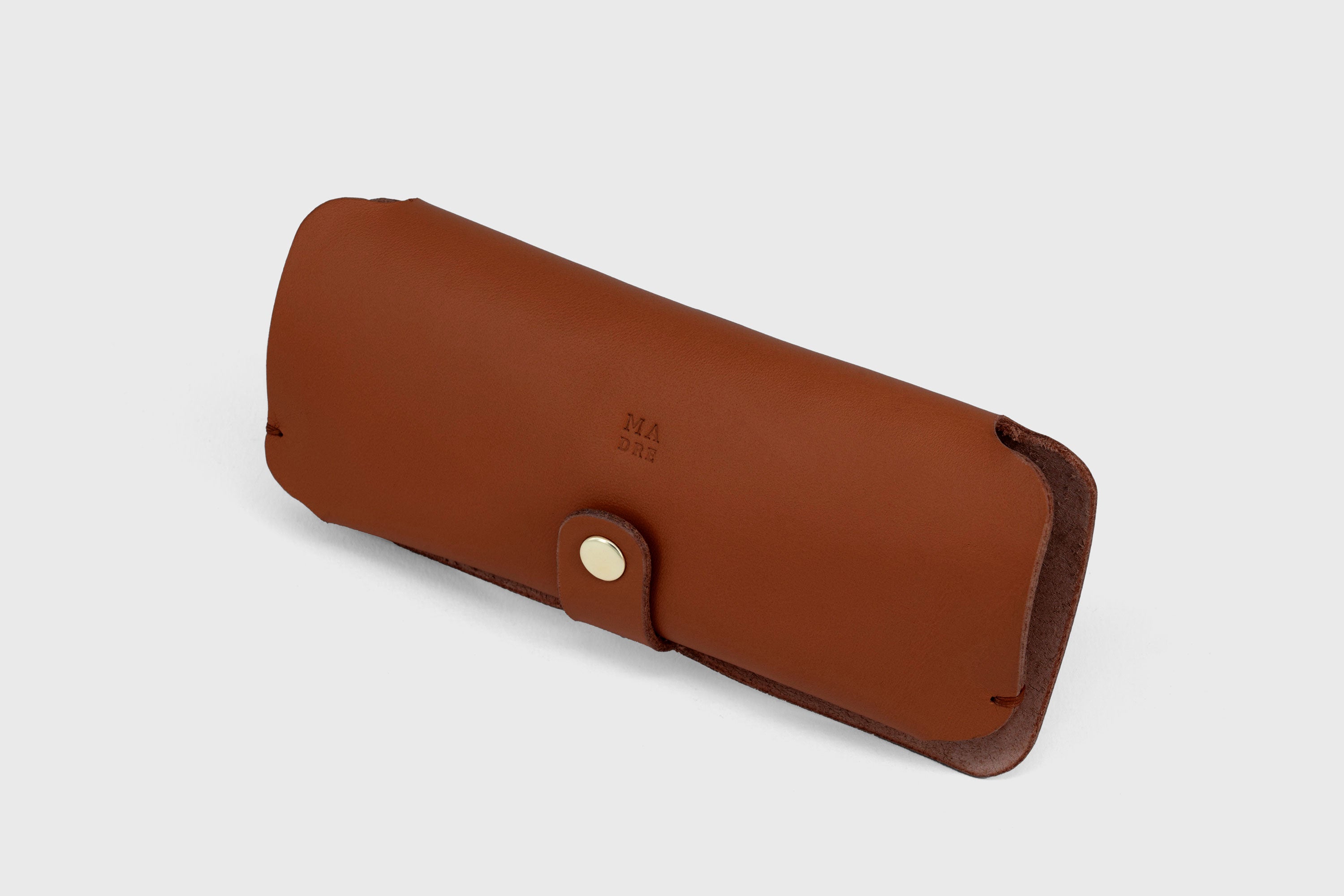 Glasses and Sunglasses Case Sleeve Dark Brown Color Leather Minimalistic Design Premium Quality Vegetable Tanned Leather Atelier Madre Manuel Dreesmann Barcelona Spain