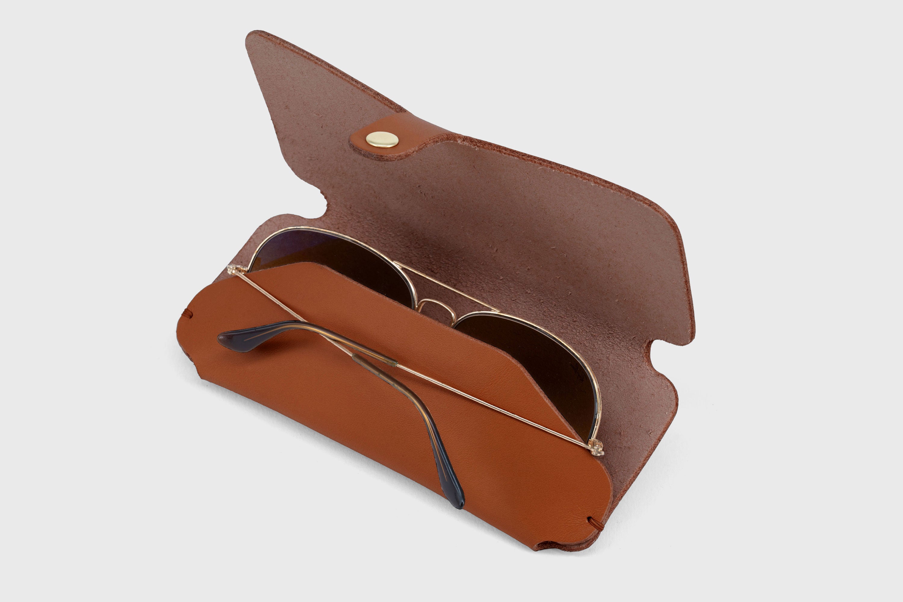 Glasses and Sunglasses Case Sleeve Dark Brown Color Leather Minimalistic Design Premium Quality Vegetable Tanned Leather Atelier Madre Manuel Dreesmann Barcelona Spain