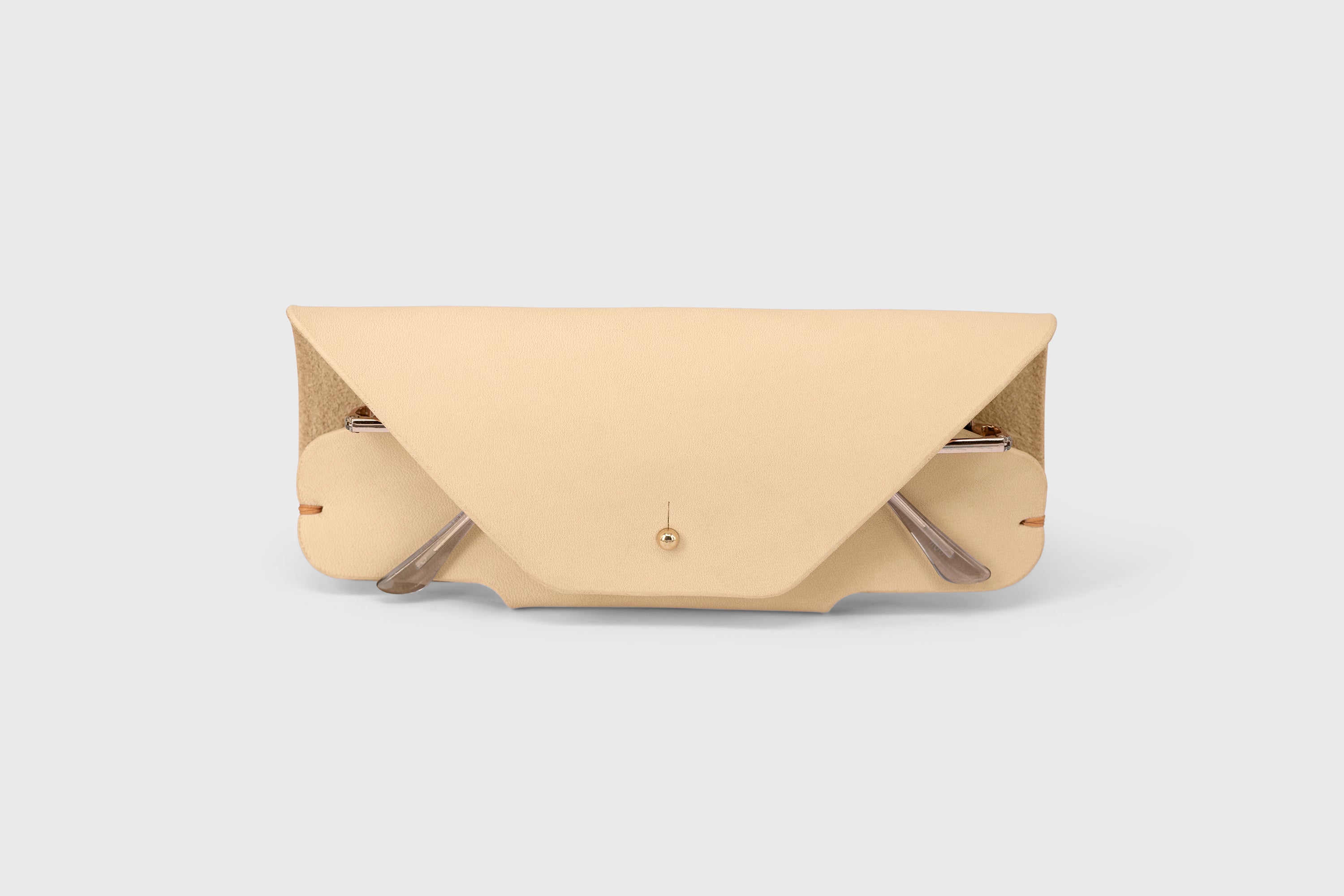 Sunglasses Case Leather Glasses Natural Full Grain Vachetta Vegetable Tanned Leather Minimal Modern Design Premium Quality Luxury Handcrafted Atelier Madre Manuel Dreesmann Barcelona