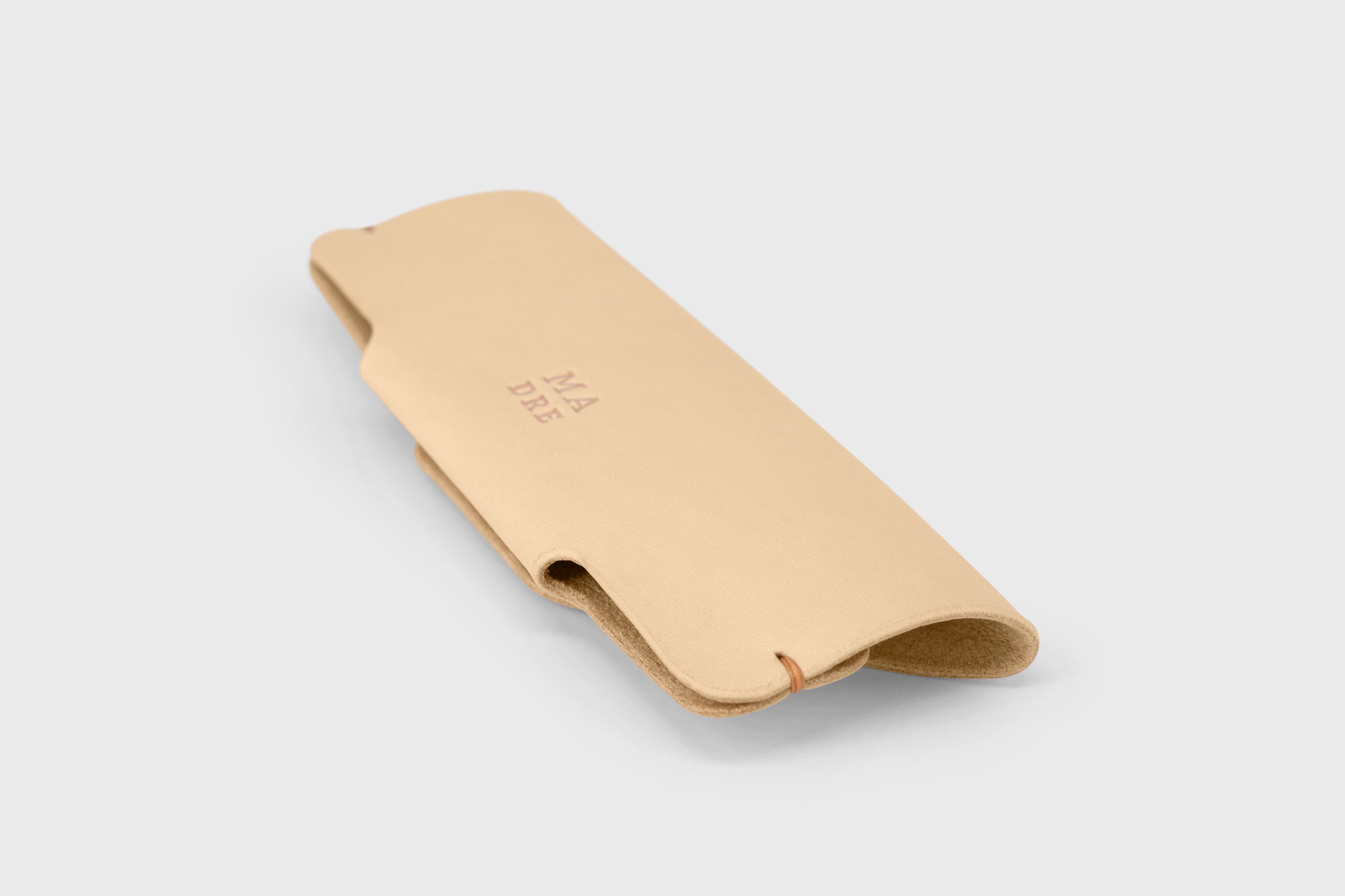 Sunglasses Case Leather Glasses Natural Full Grain Vachetta Vegetable Tanned Leather Minimal Modern Design Premium Quality Luxury Handcrafted Atelier Madre Manuel Dreesmann Barcelona