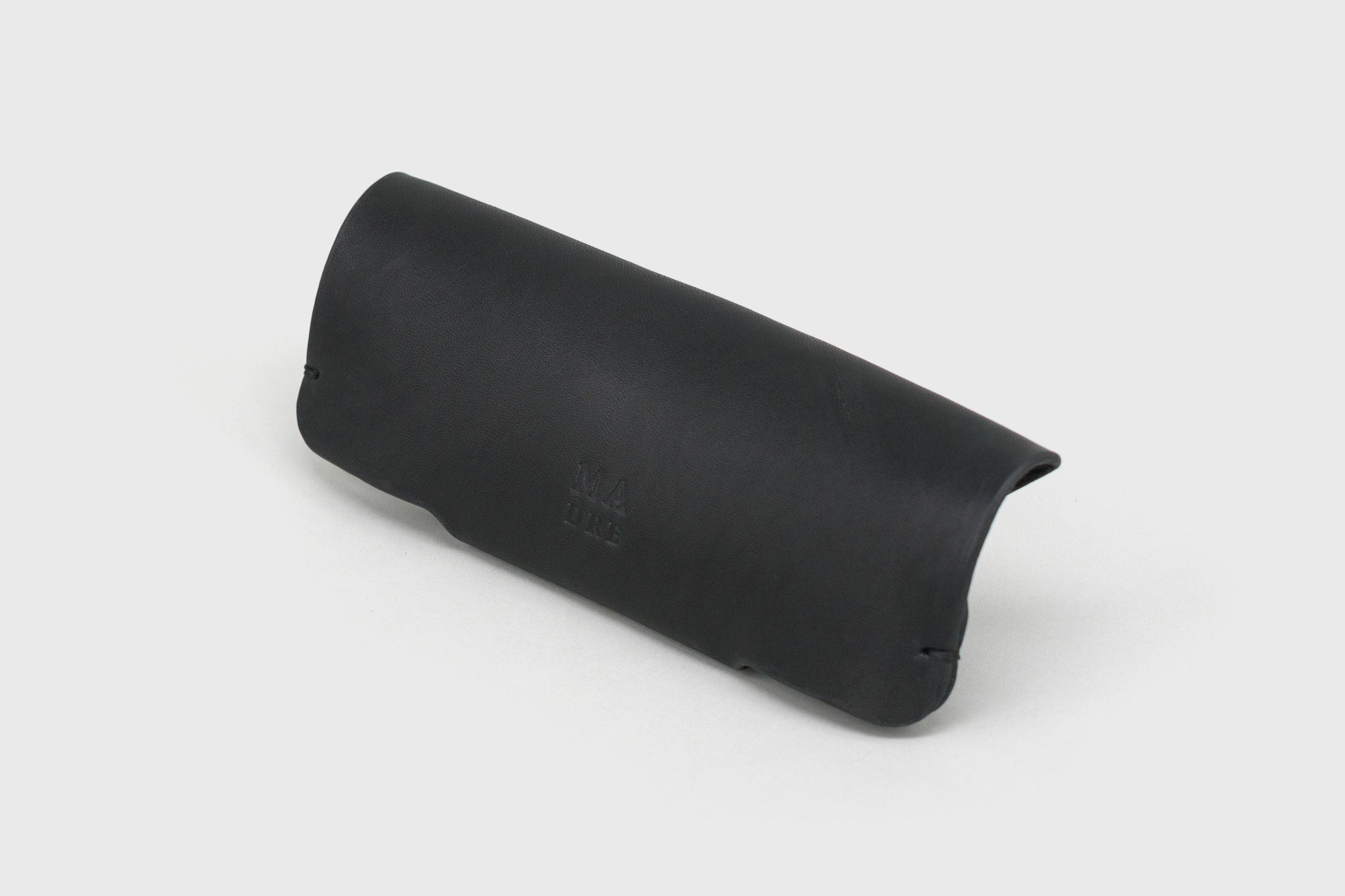 Sunglasses Case Leather Glasses Black Full Grain Vachetta Vegetable Tanned Leather Minimal Modern Design Premium Quality Luxury Handcrafted Atelier Madre Manuel Dreesmann Barcelona